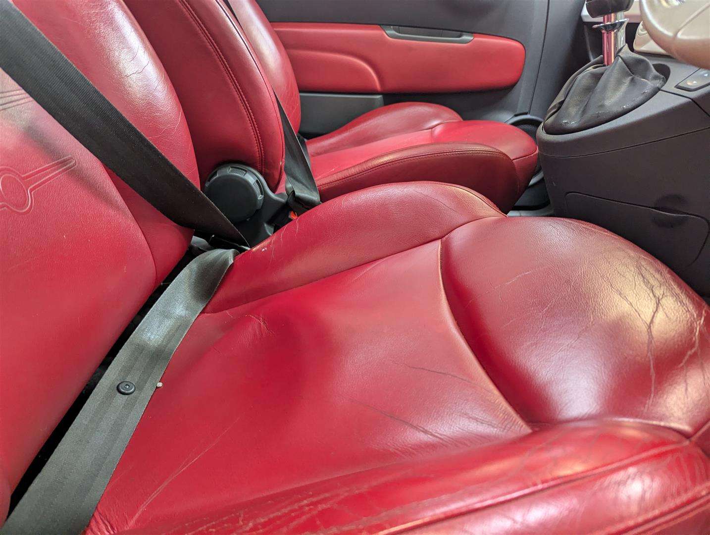 <p>2009 FIAT 500 LOUNGE</p>