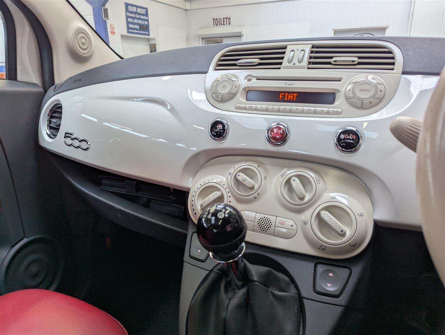 <p>2009 FIAT 500 LOUNGE</p>