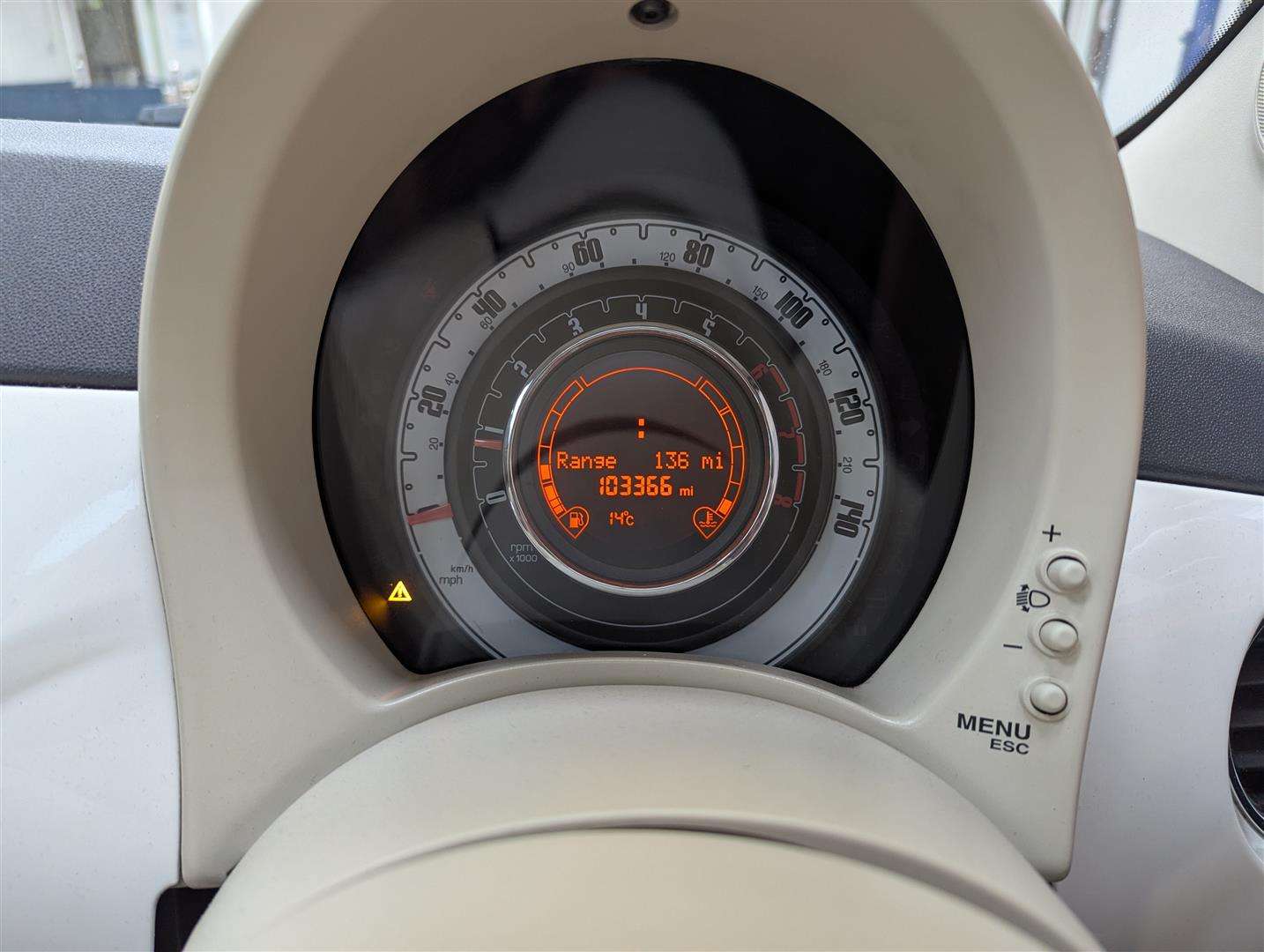 <p>2009 FIAT 500 LOUNGE</p>
