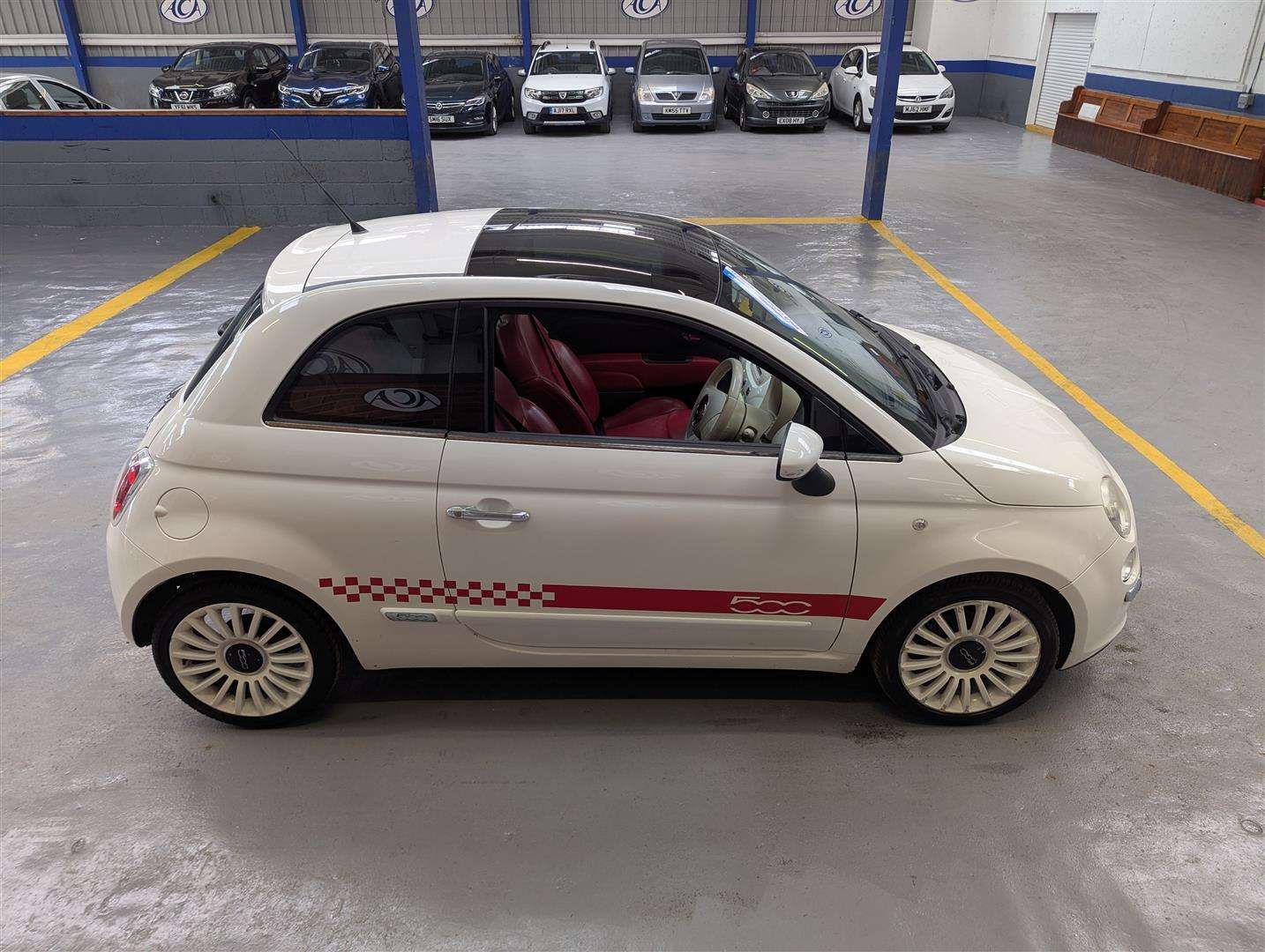 <p>2009 FIAT 500 LOUNGE</p>