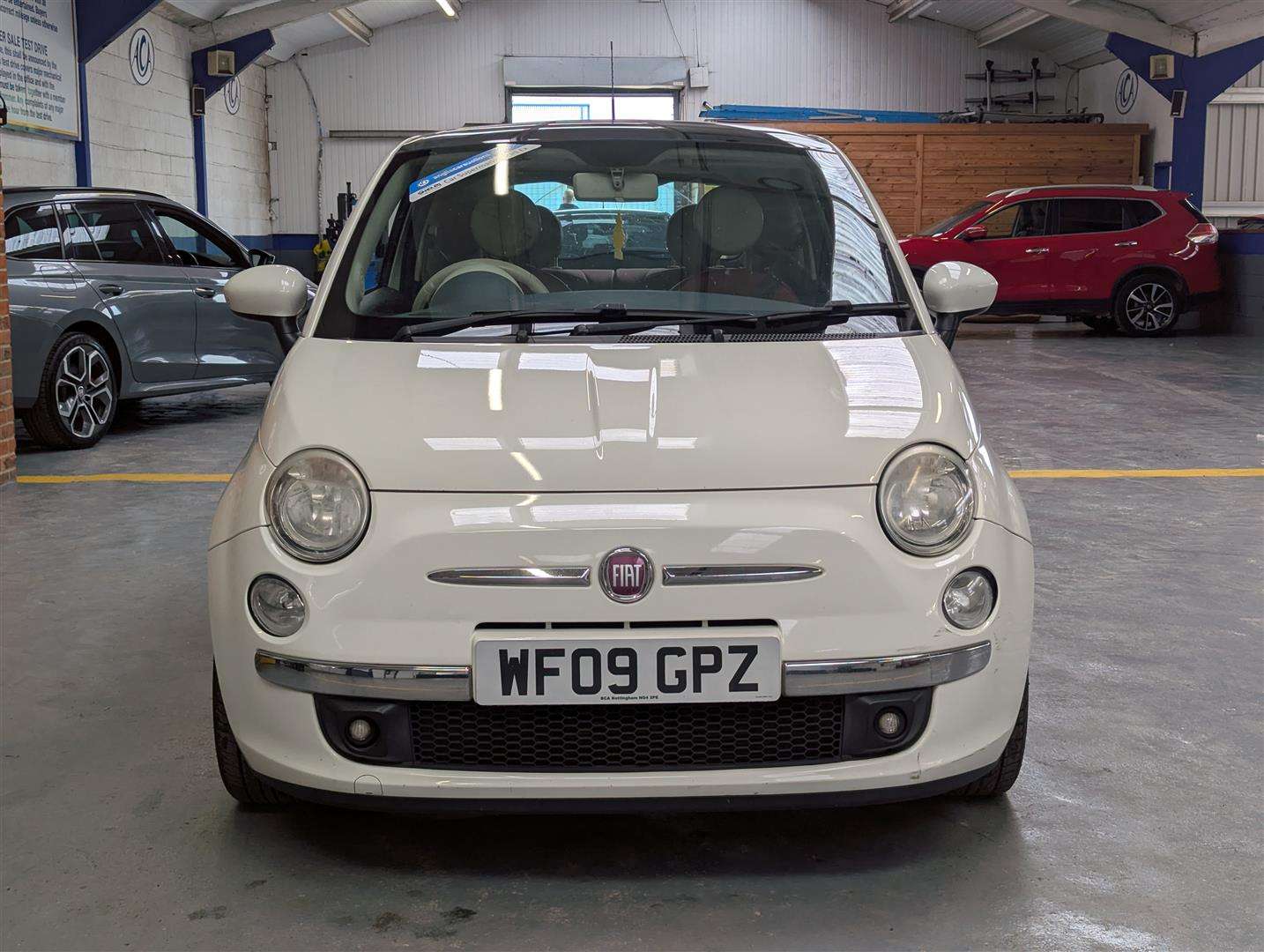 <p>2009 FIAT 500 LOUNGE</p>