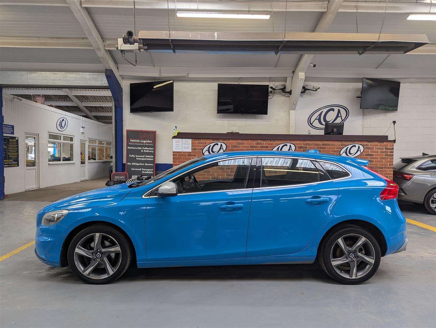 <p>2015 VOLVO V40 R-DESIGN NAV D2</p>