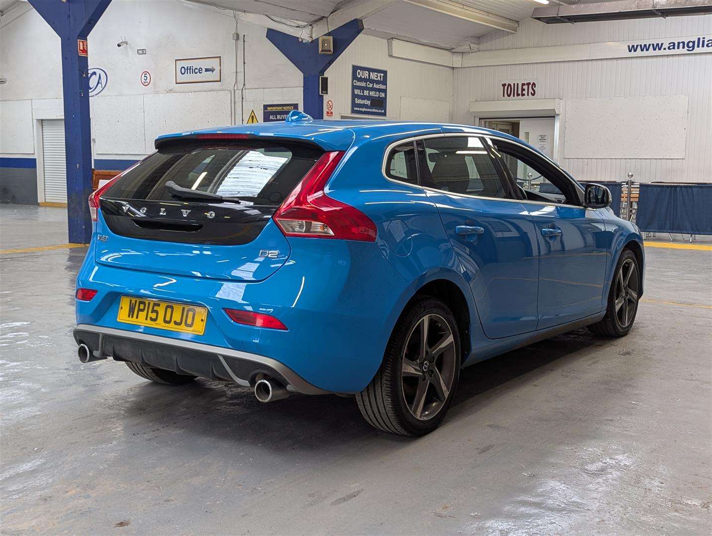 <p>2015 VOLVO V40 R-DESIGN NAV D2</p>