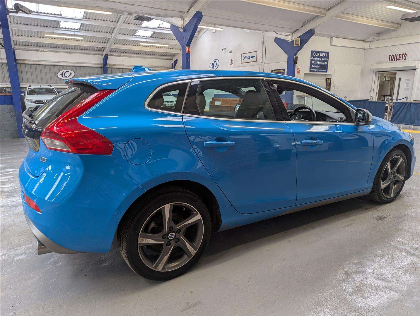 <p>2015 VOLVO V40 R-DESIGN NAV D2</p>