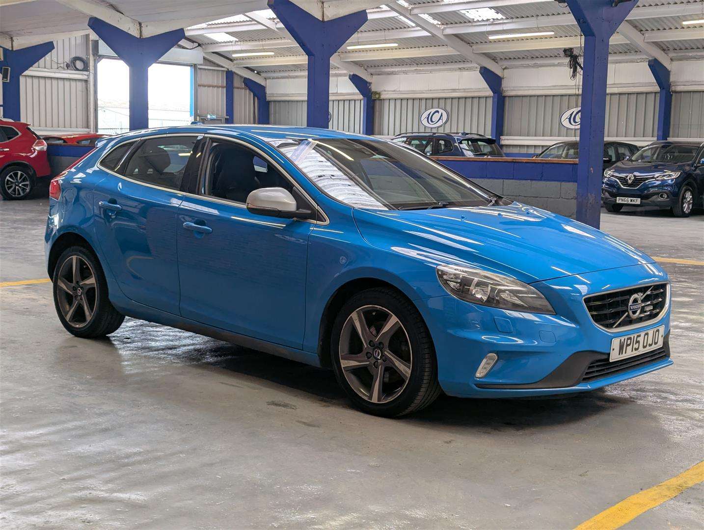 <p>2015 VOLVO V40 R-DESIGN NAV D2</p>