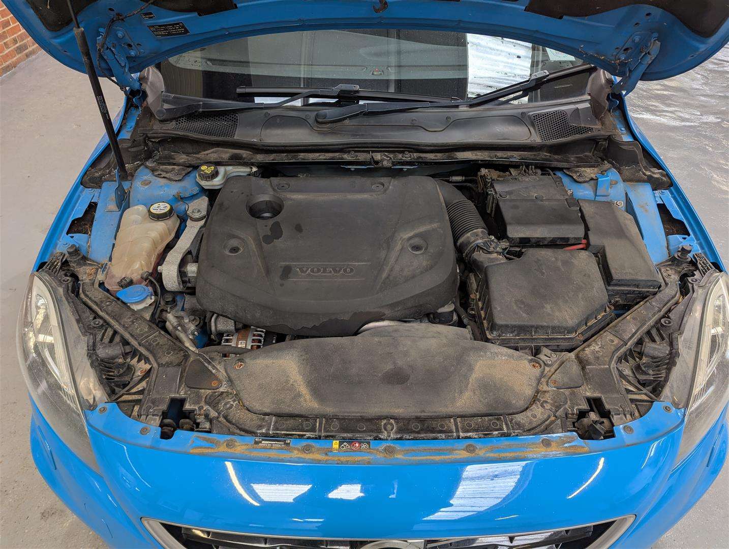 <p>2015 VOLVO V40 R-DESIGN NAV D2</p>
