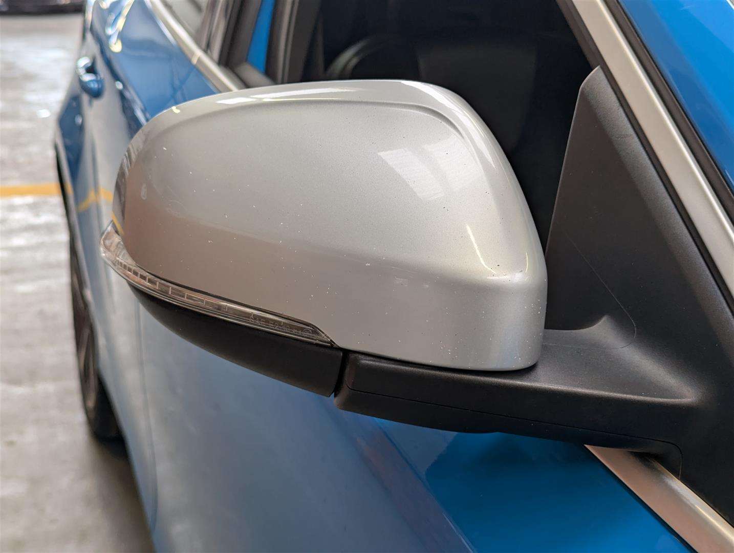 <p>2015 VOLVO V40 R-DESIGN NAV D2</p>