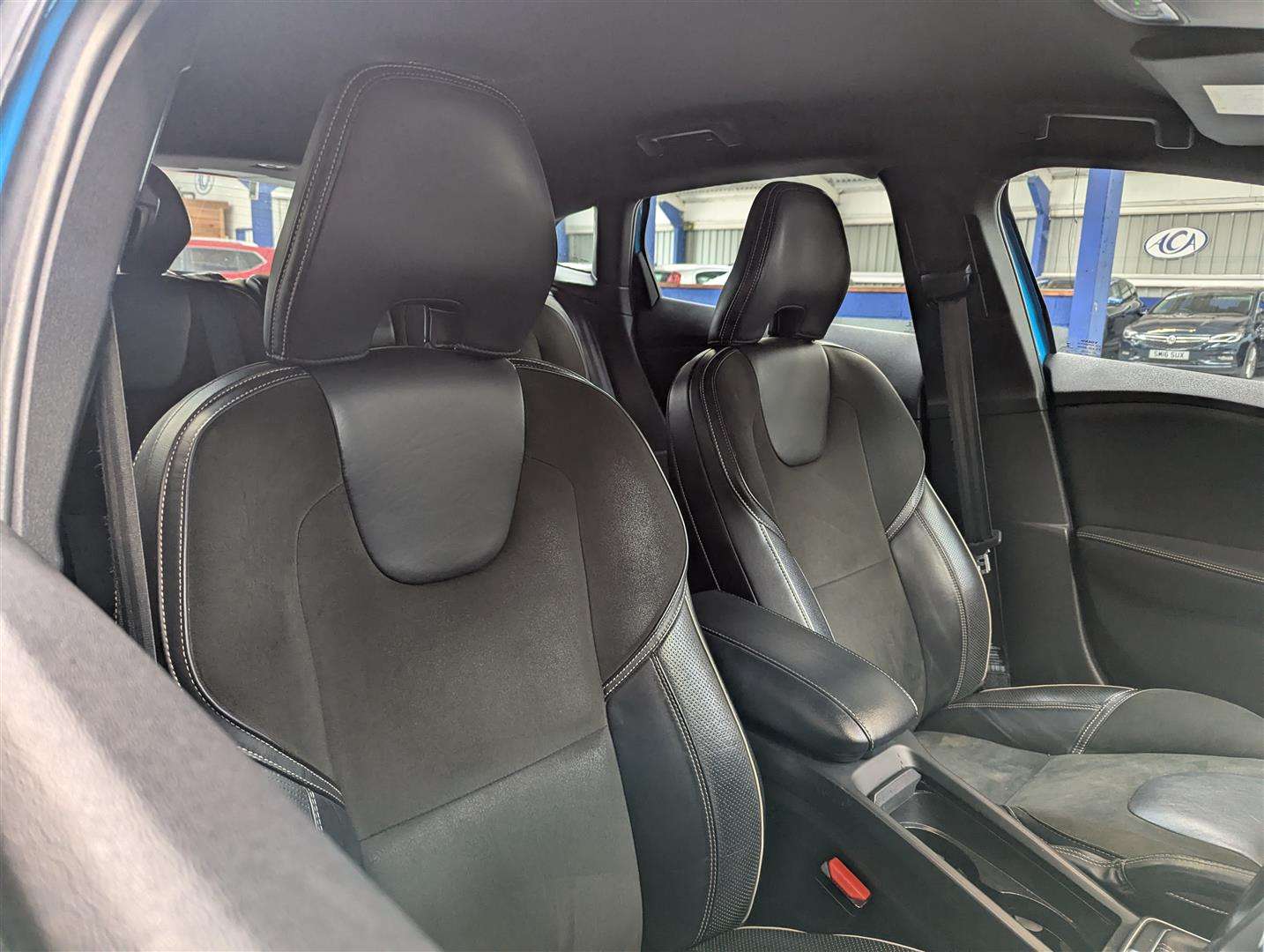 <p>2015 VOLVO V40 R-DESIGN NAV D2</p>