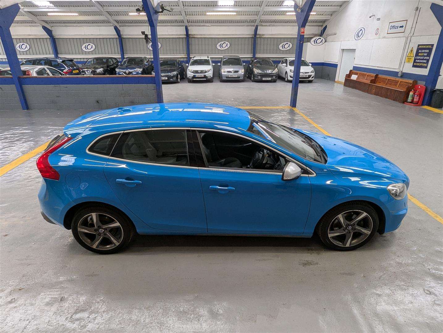 <p>2015 VOLVO V40 R-DESIGN NAV D2</p>