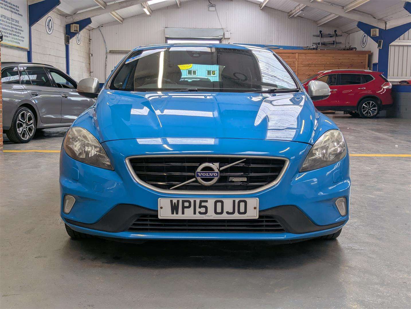 <p>2015 VOLVO V40 R-DESIGN NAV D2</p>