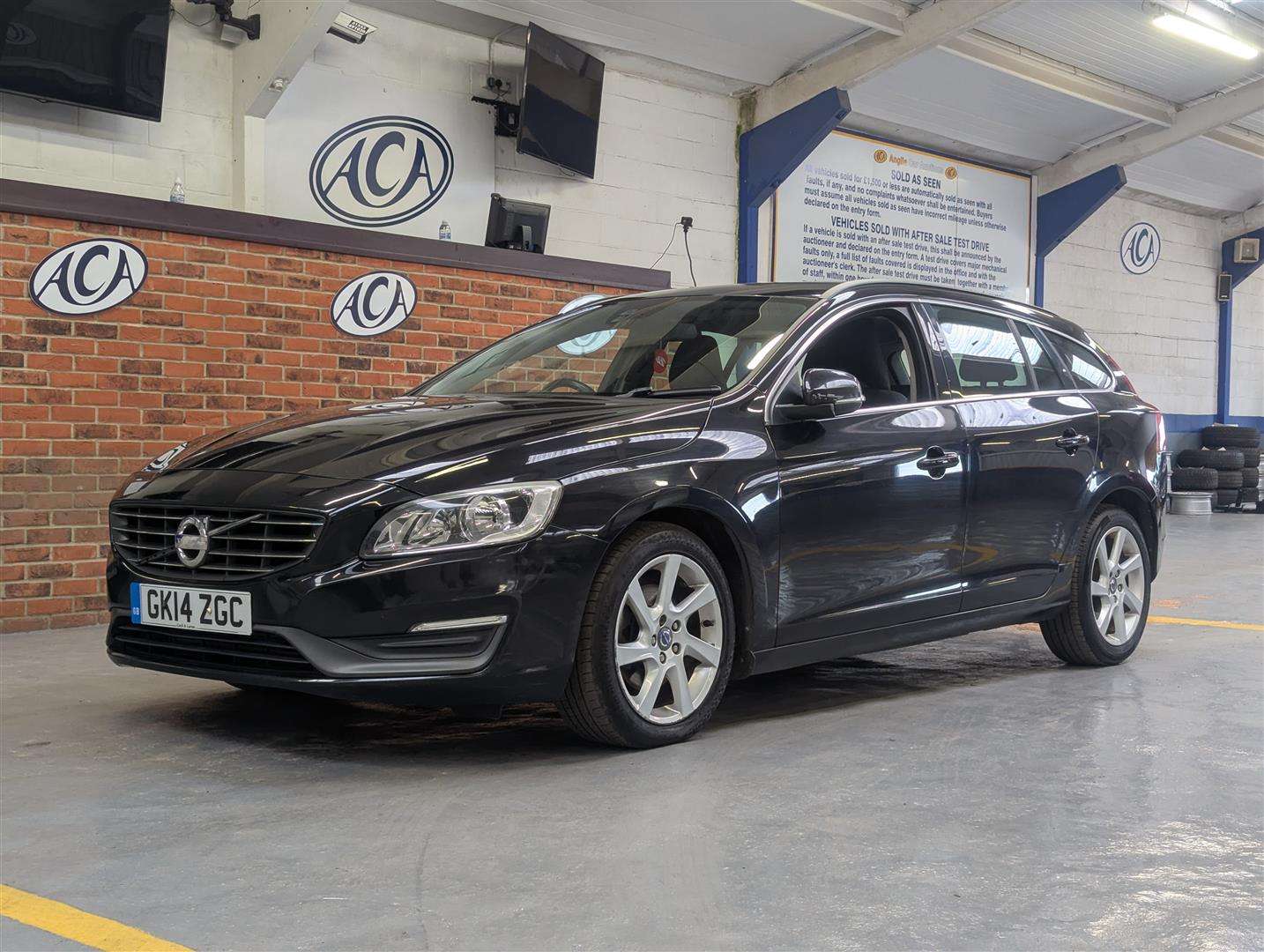<p>2014 VOLVO V60 SE D4</p>