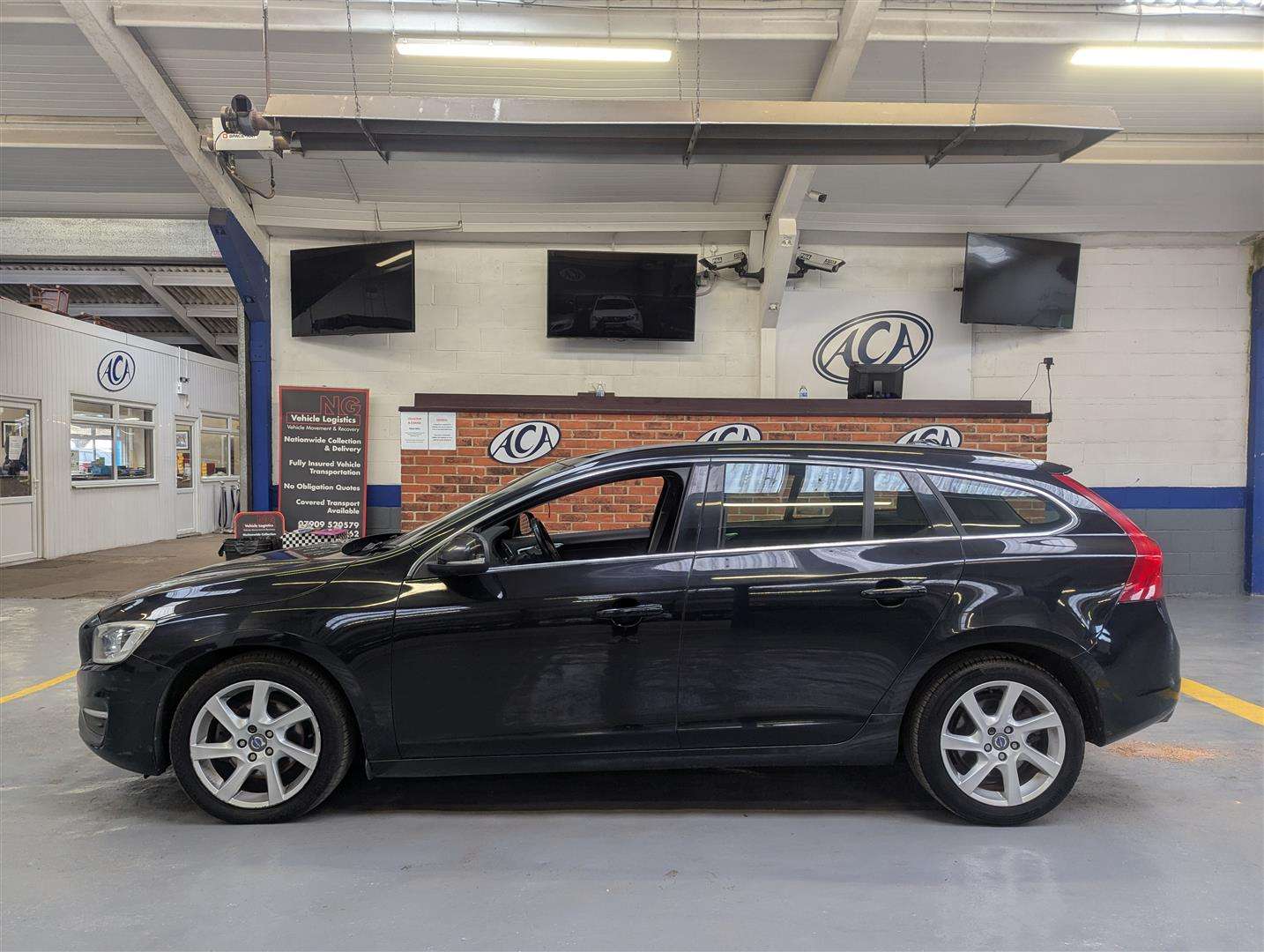 <p>2014 VOLVO V60 SE D4</p>