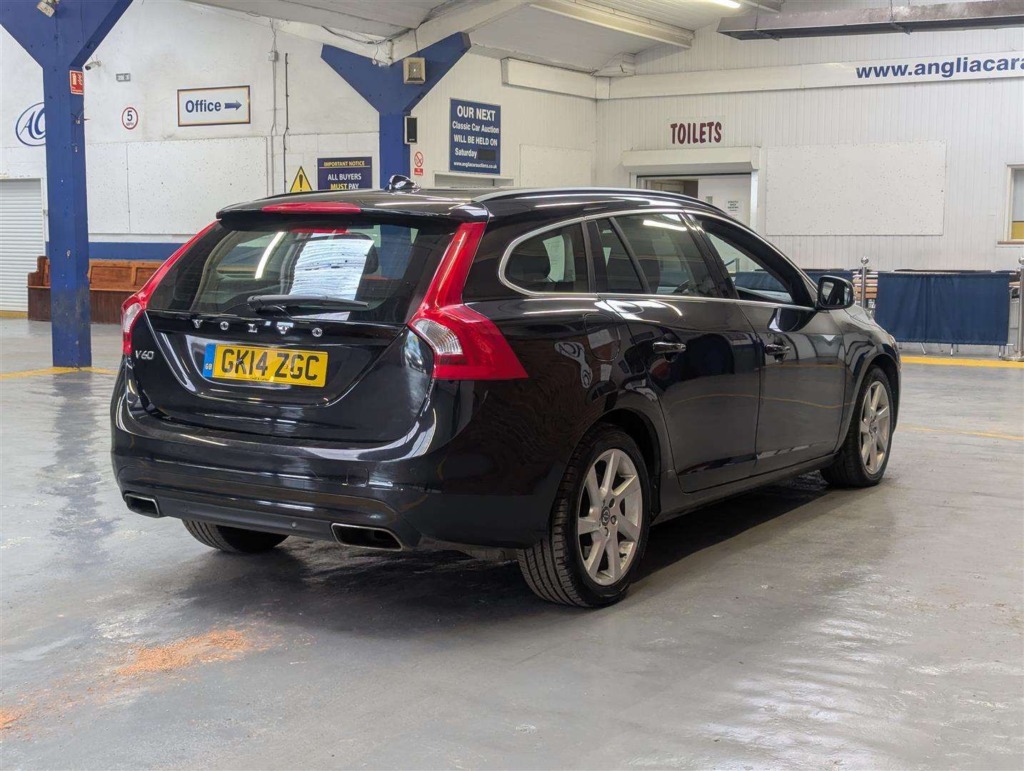 <p>2014 VOLVO V60 SE D4</p>