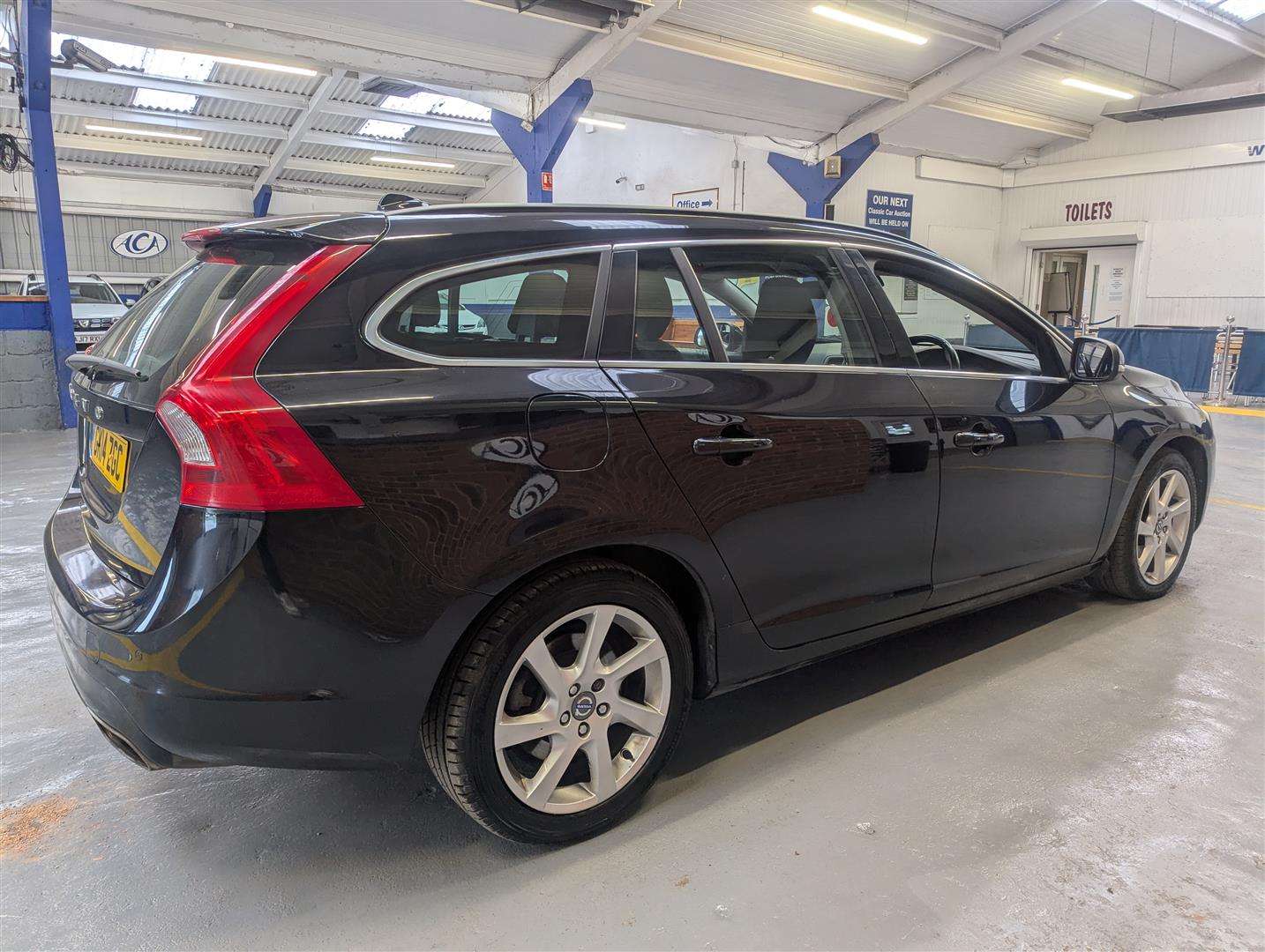 <p>2014 VOLVO V60 SE D4</p>