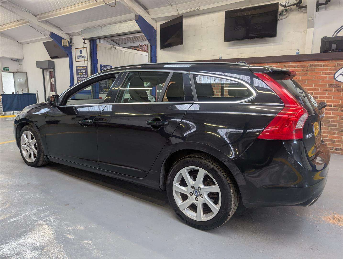 <p>2014 VOLVO V60 SE D4</p>