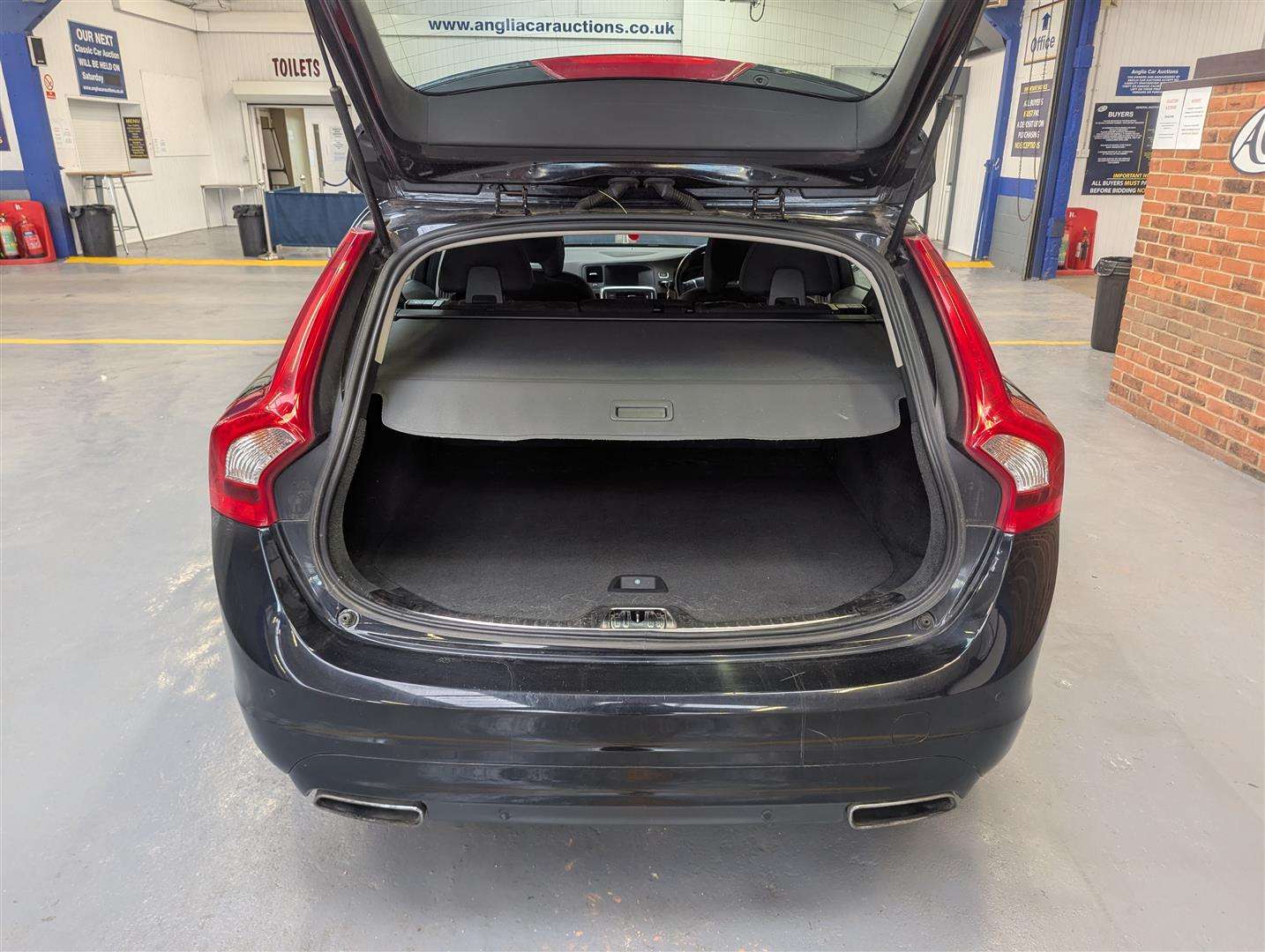 <p>2014 VOLVO V60 SE D4</p>