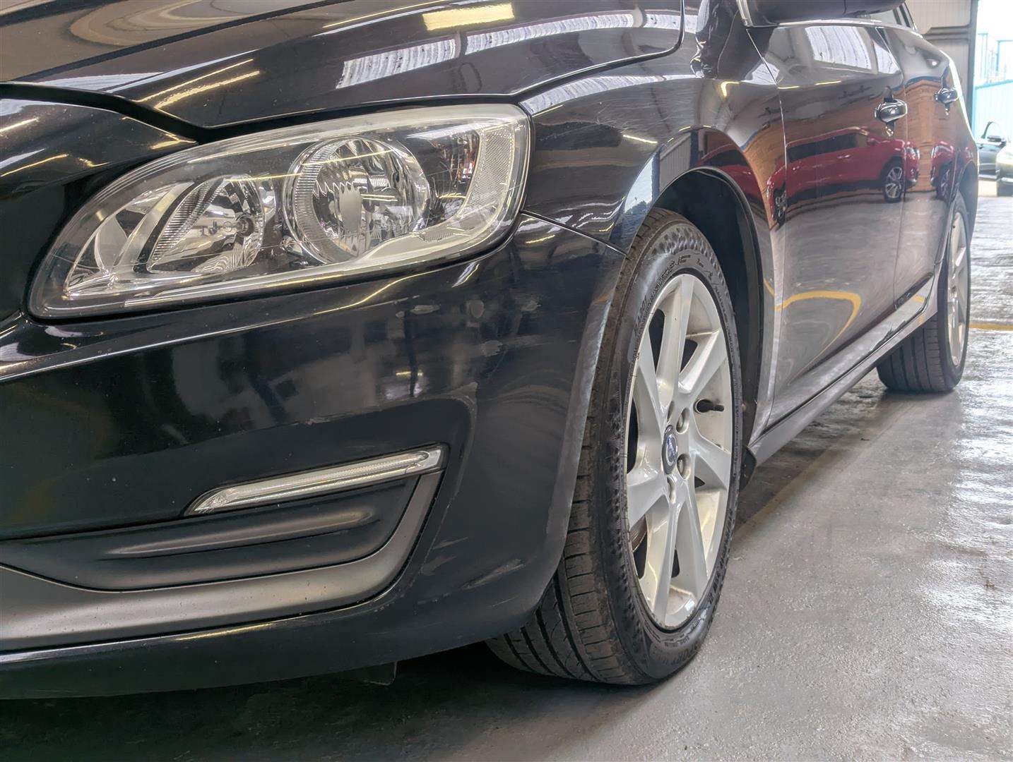 <p>2014 VOLVO V60 SE D4</p>