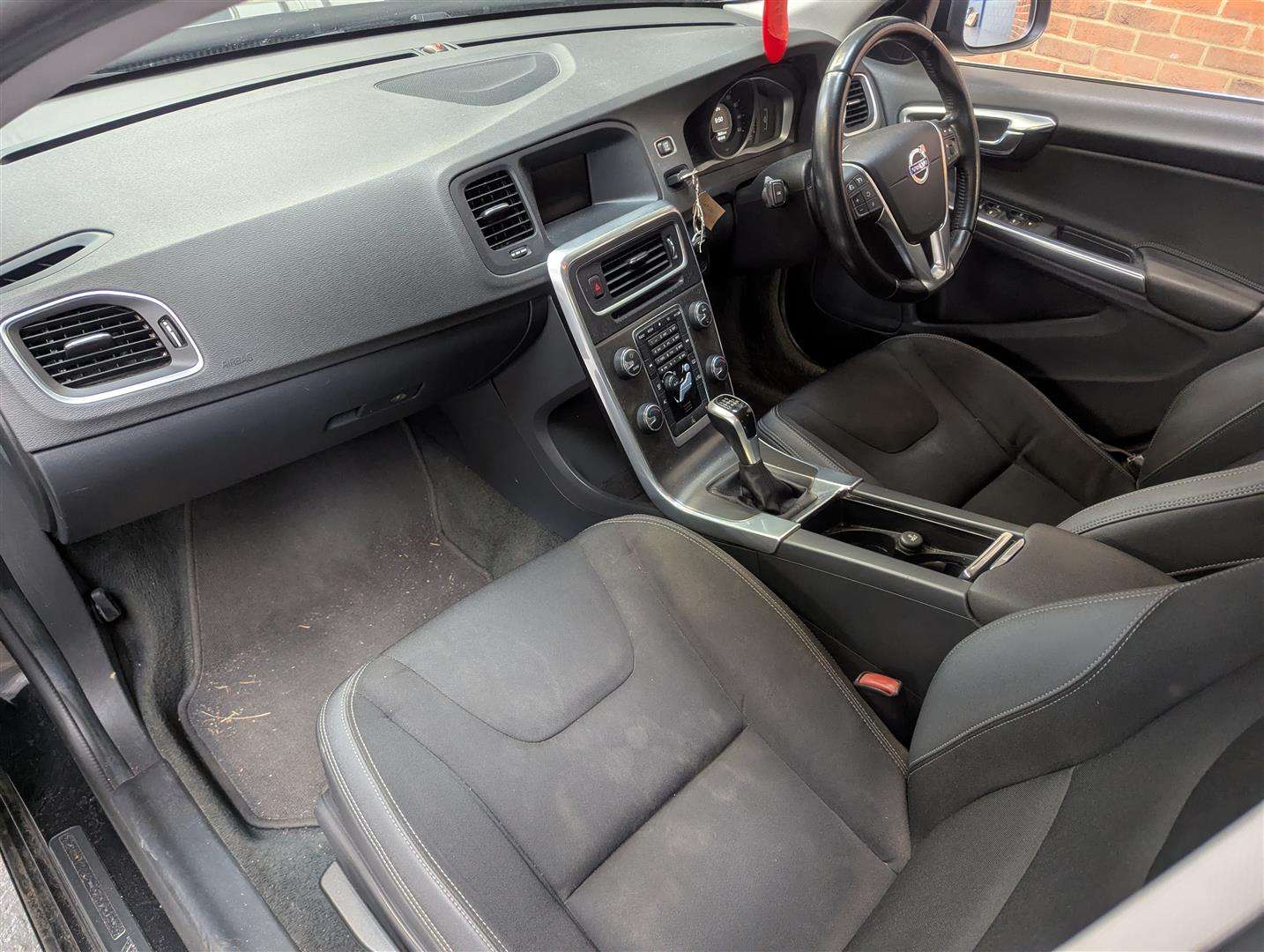 <p>2014 VOLVO V60 SE D4</p>