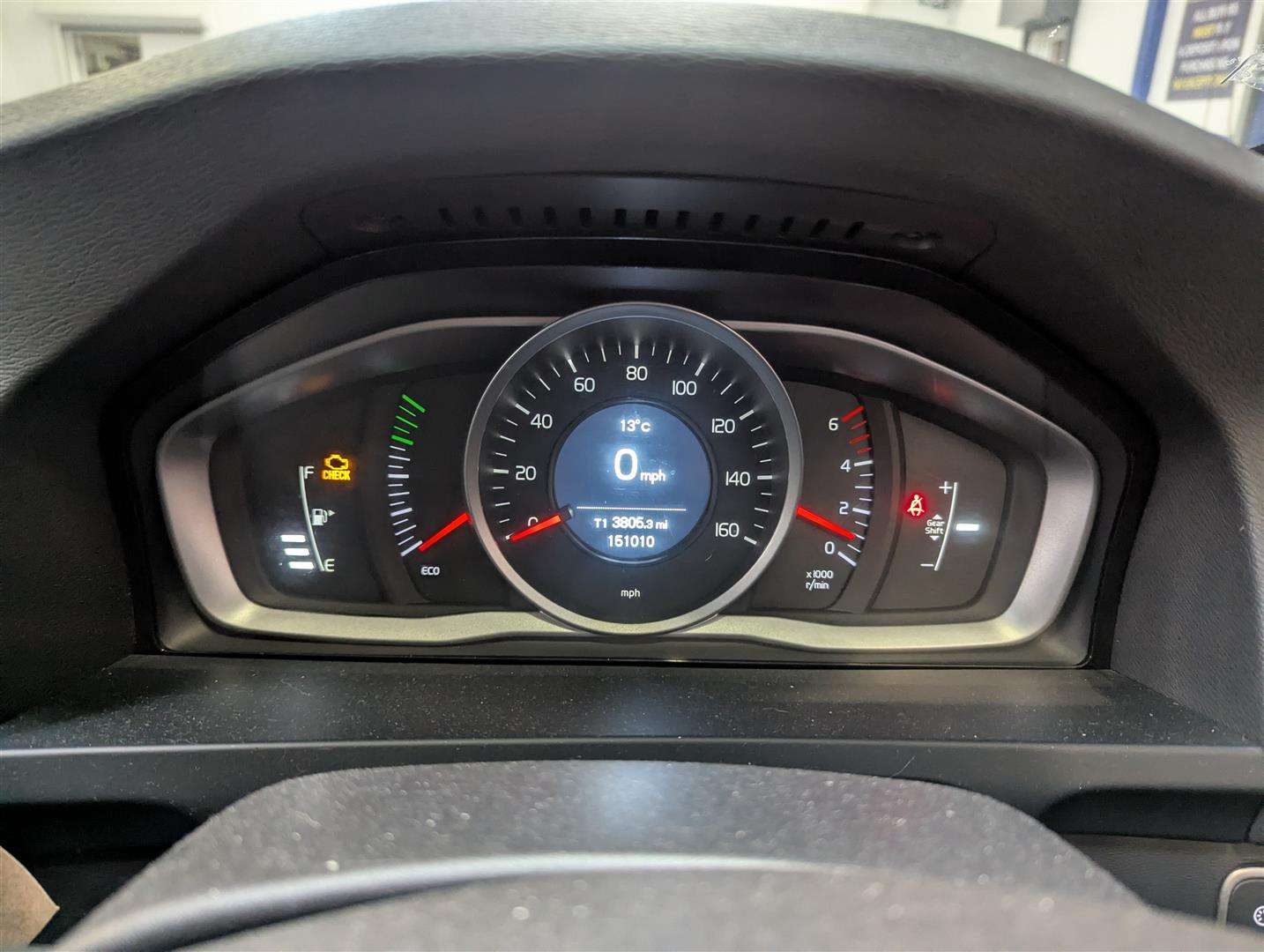 <p>2014 VOLVO V60 SE D4</p>