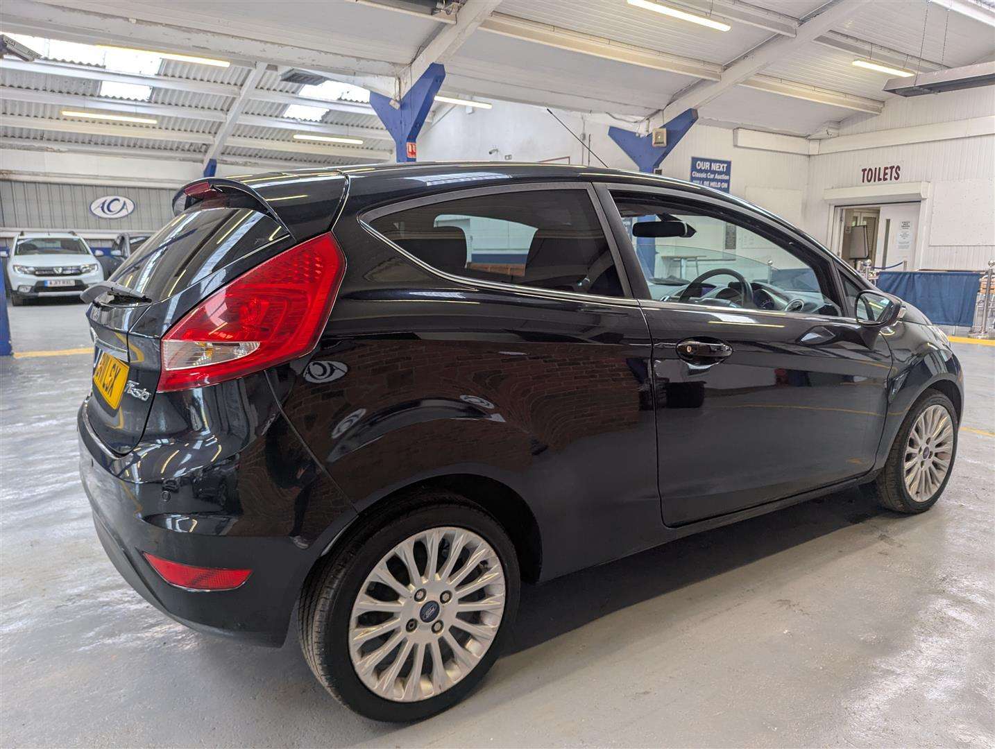 <p>2011 FORD FIESTA TITANIUM</p>