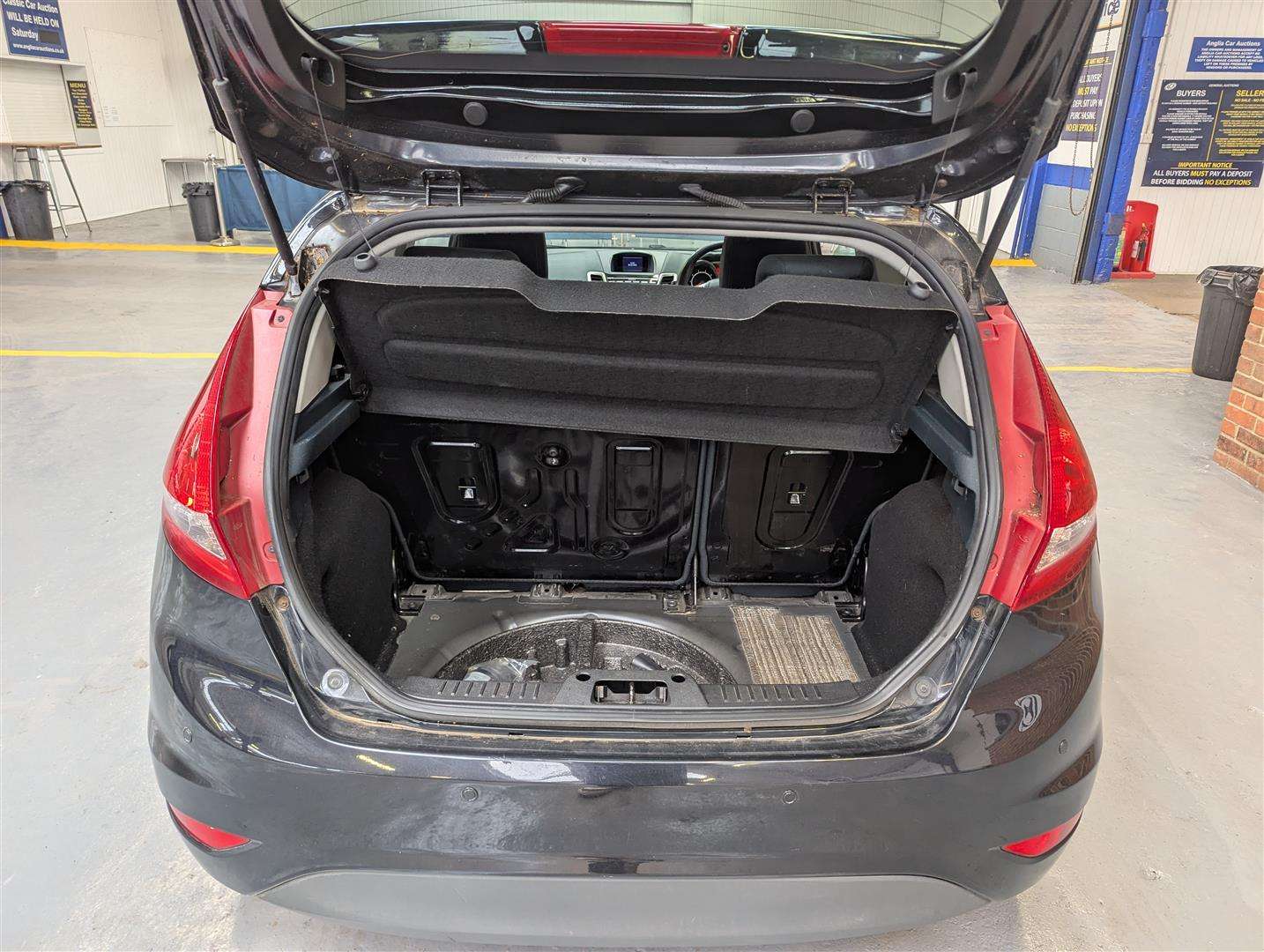 <p>2011 FORD FIESTA TITANIUM</p>