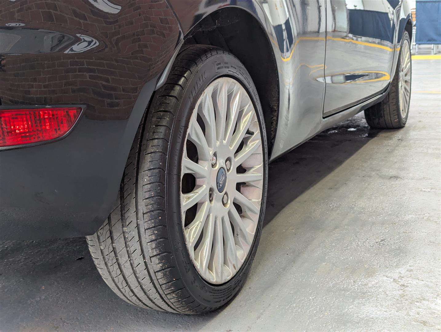<p>2011 FORD FIESTA TITANIUM</p>