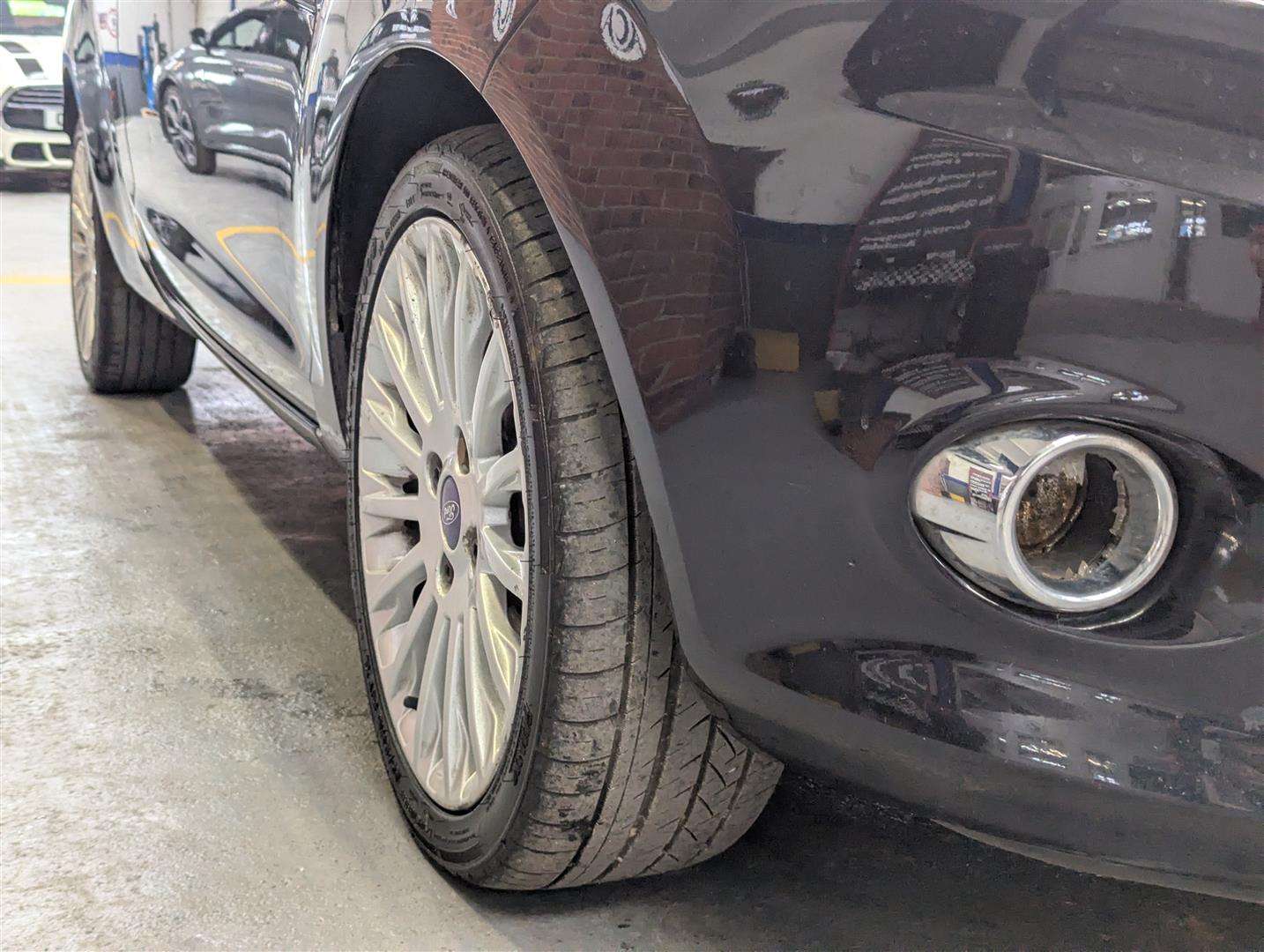 <p>2011 FORD FIESTA TITANIUM</p>