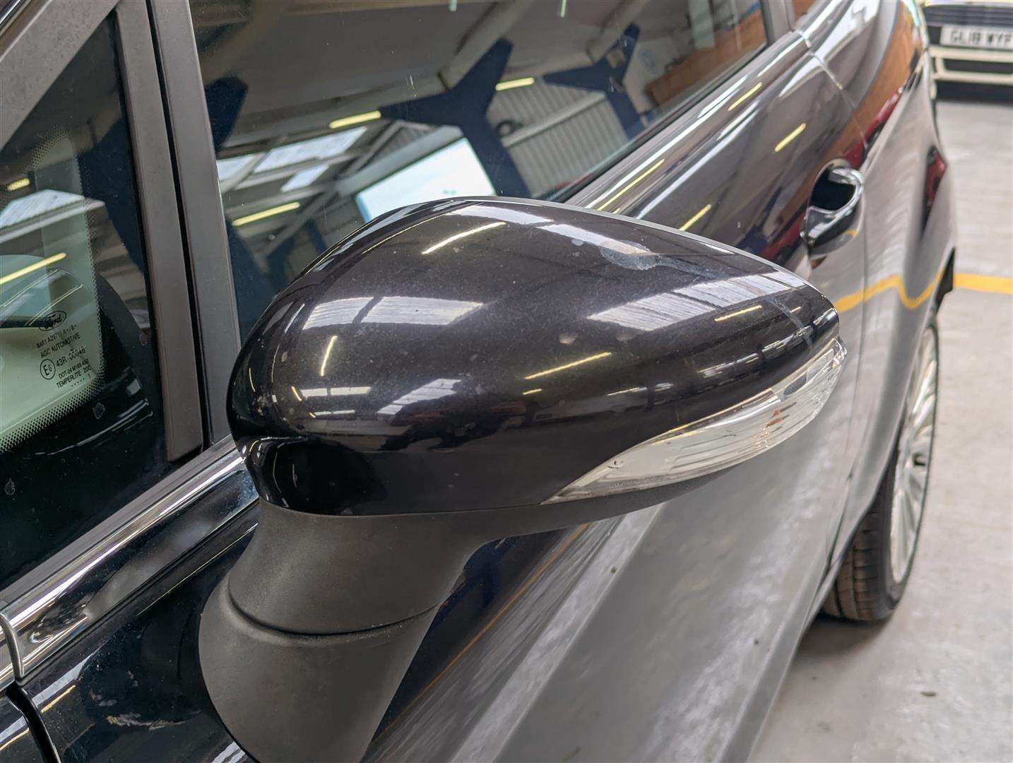 <p>2011 FORD FIESTA TITANIUM</p>