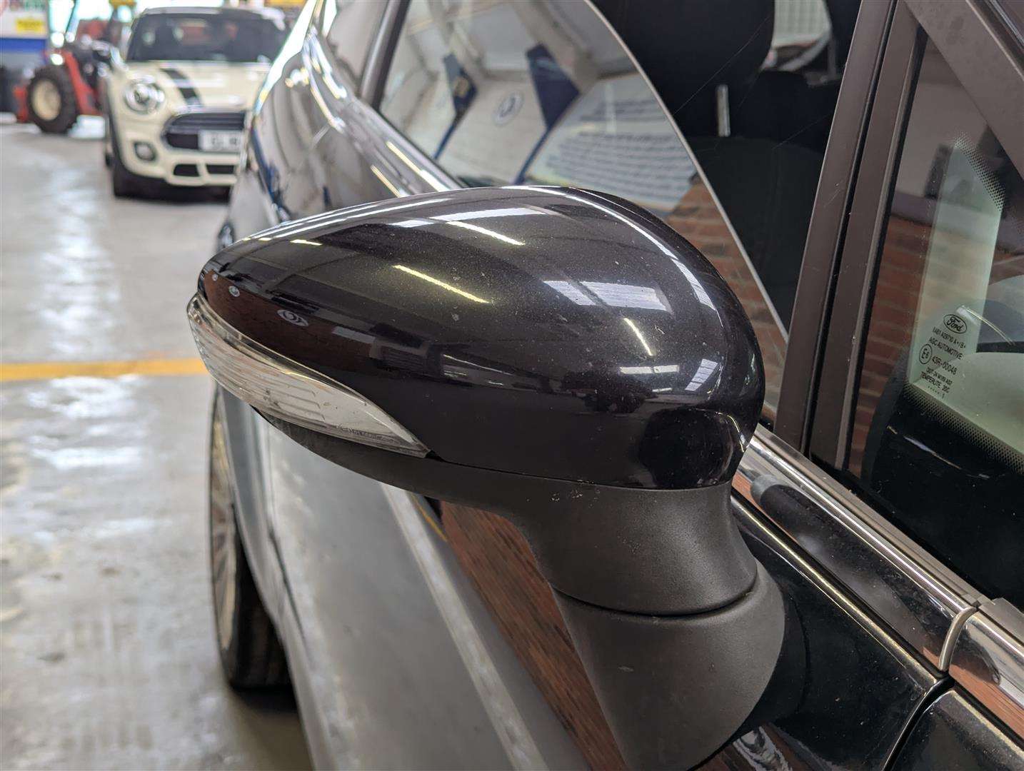 <p>2011 FORD FIESTA TITANIUM</p>