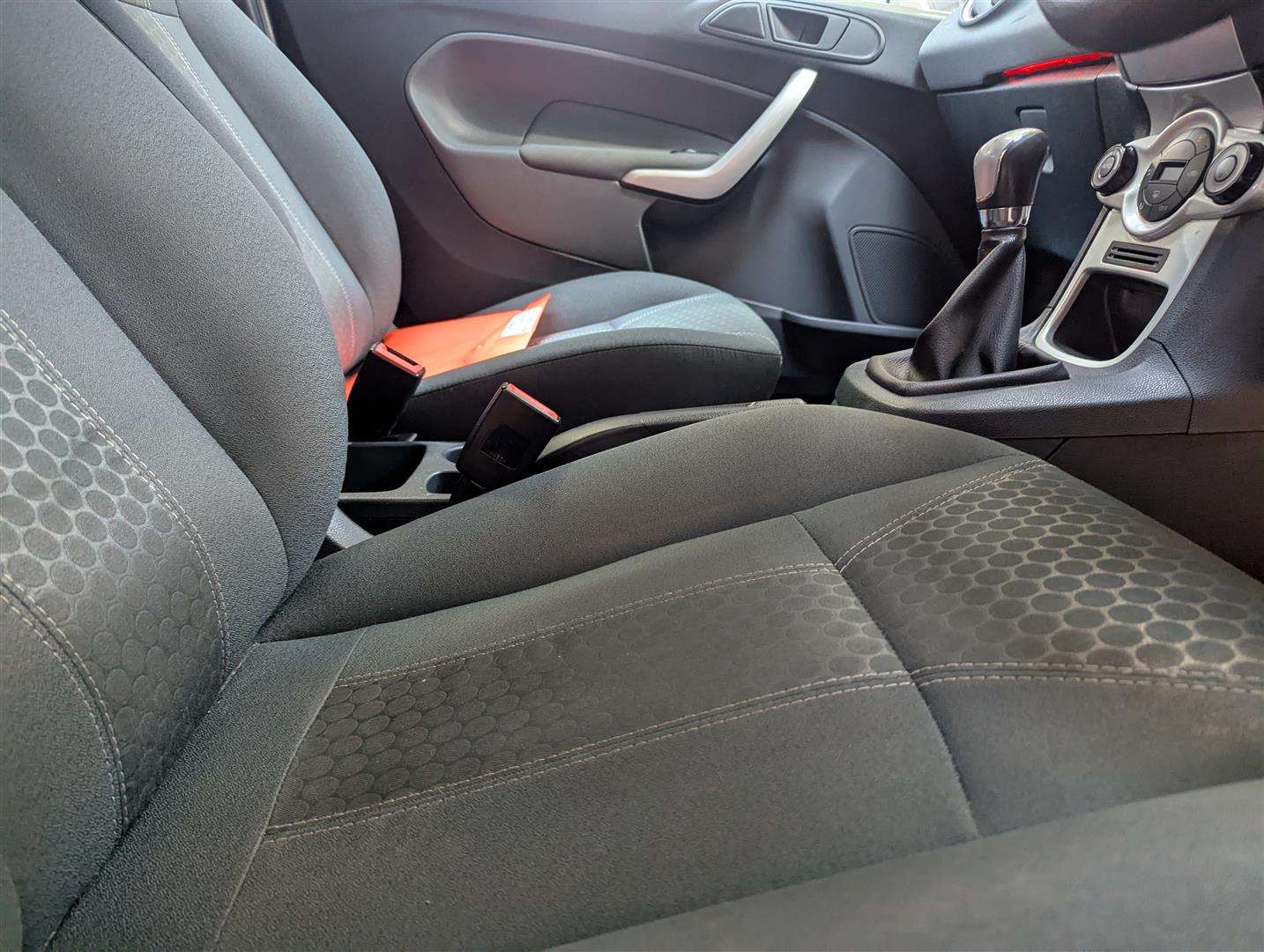 <p>2011 FORD FIESTA TITANIUM</p>