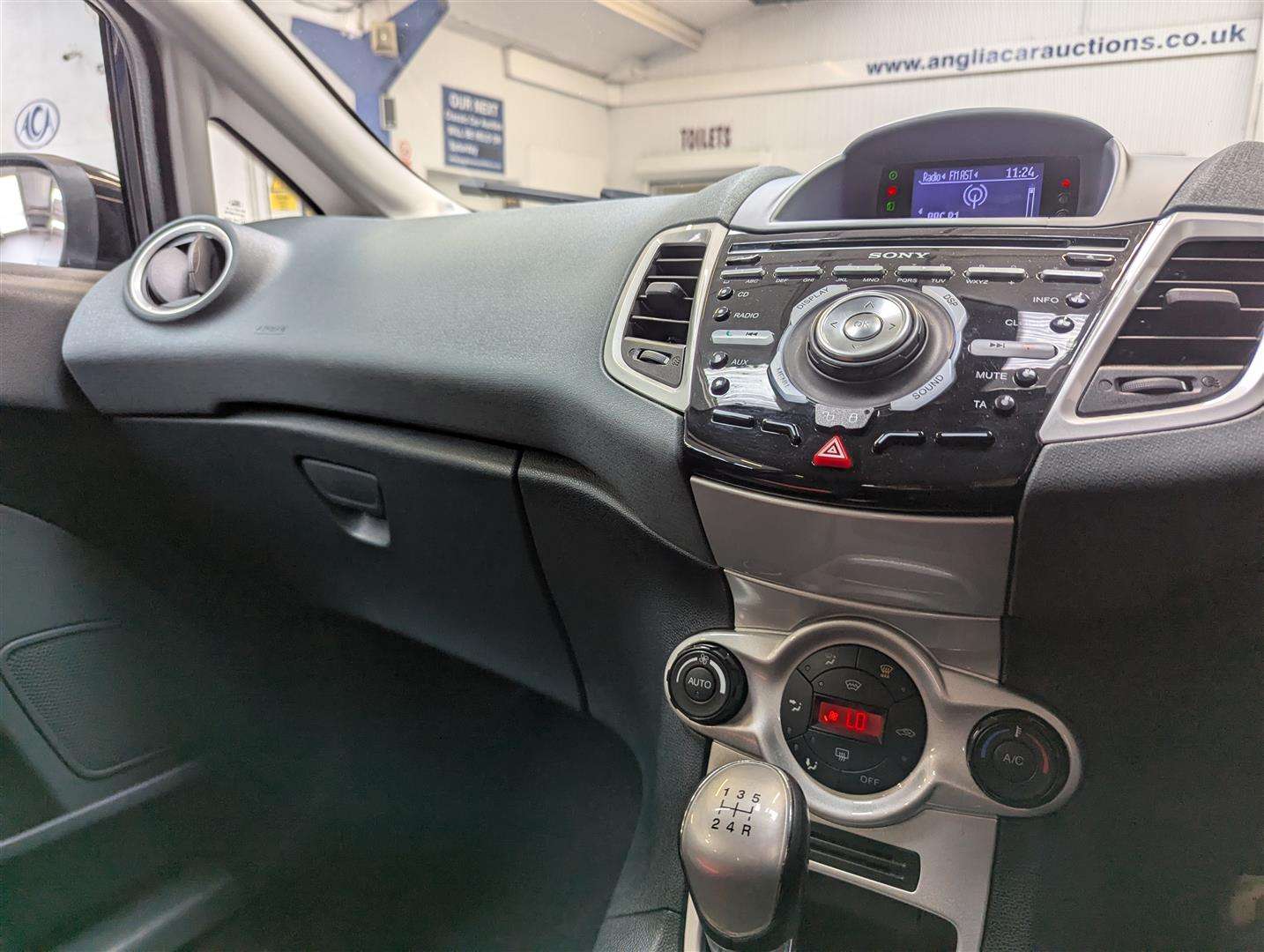 <p>2011 FORD FIESTA TITANIUM</p>