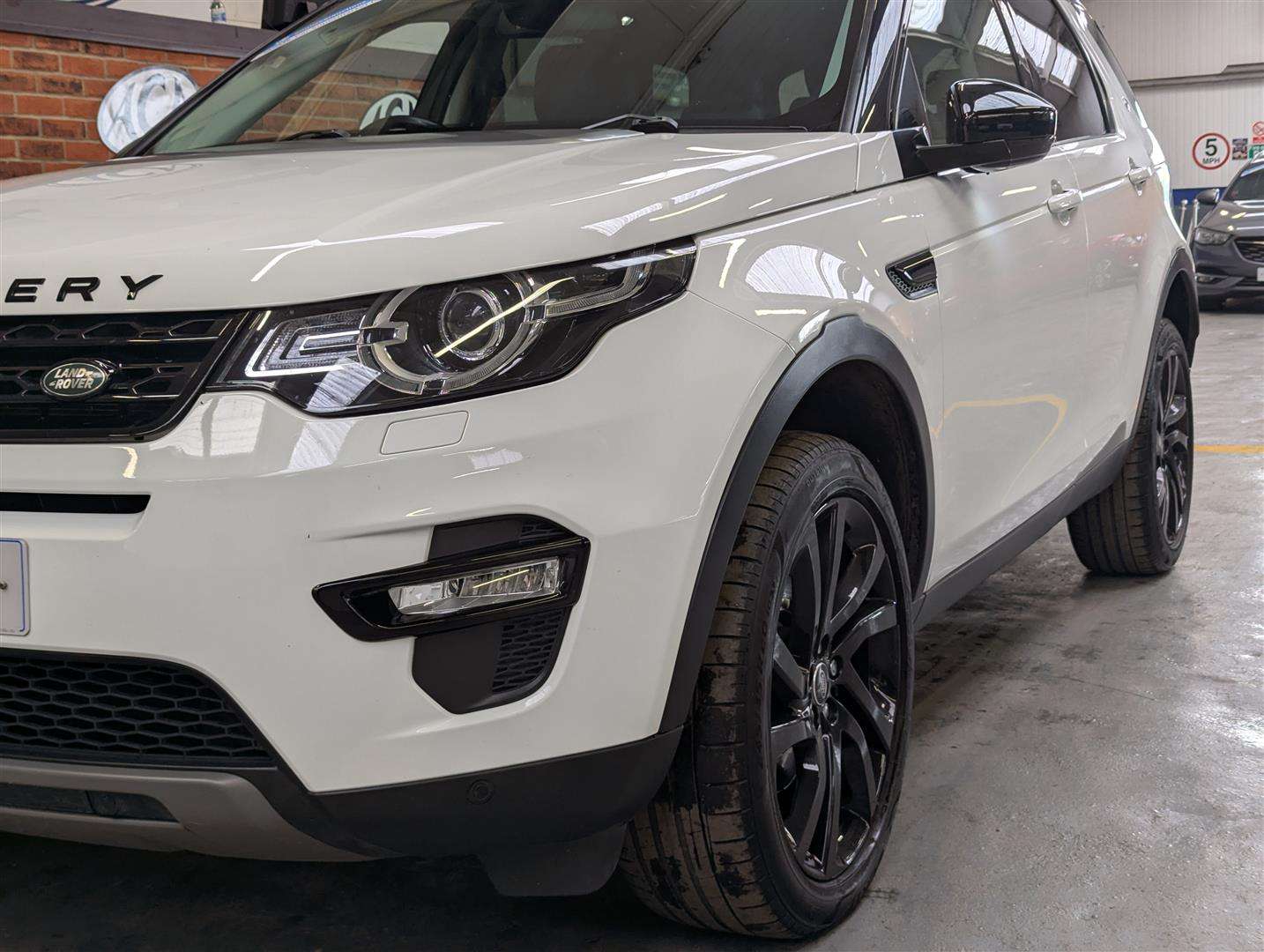 <p>2018 LAND ROVER DISCO-Y SPORT BLACK HSE T</p>