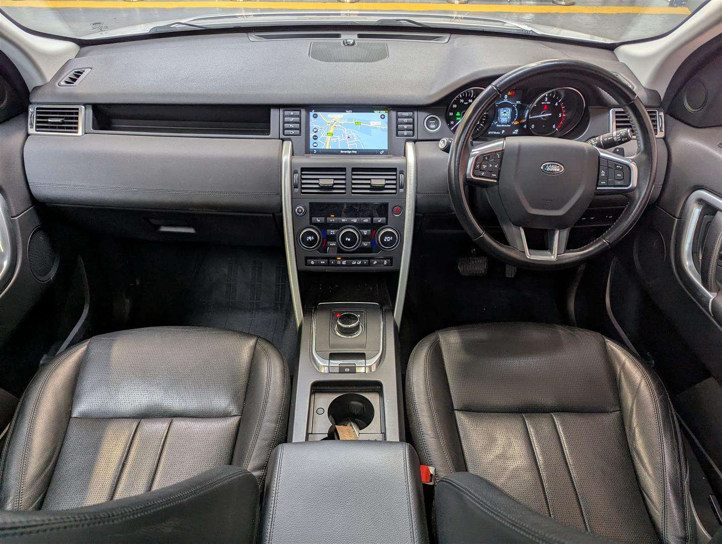 <p>2018 LAND ROVER DISCO-Y SPORT BLACK HSE T</p>
