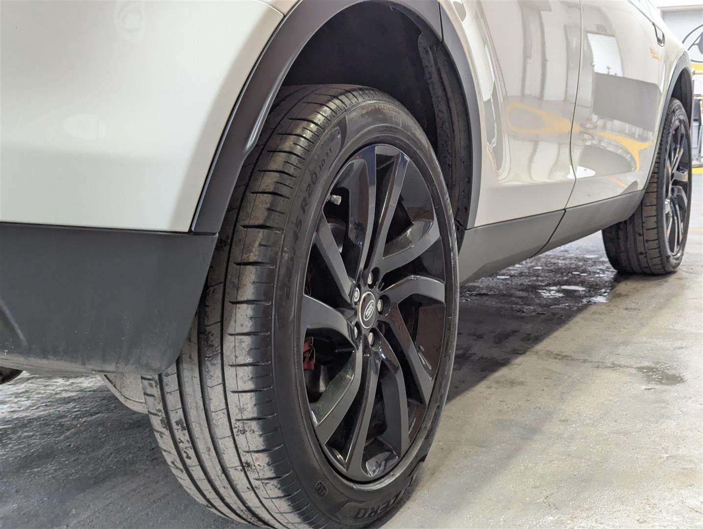 <p>2018 LAND ROVER DISCO-Y SPORT BLACK HSE T</p>