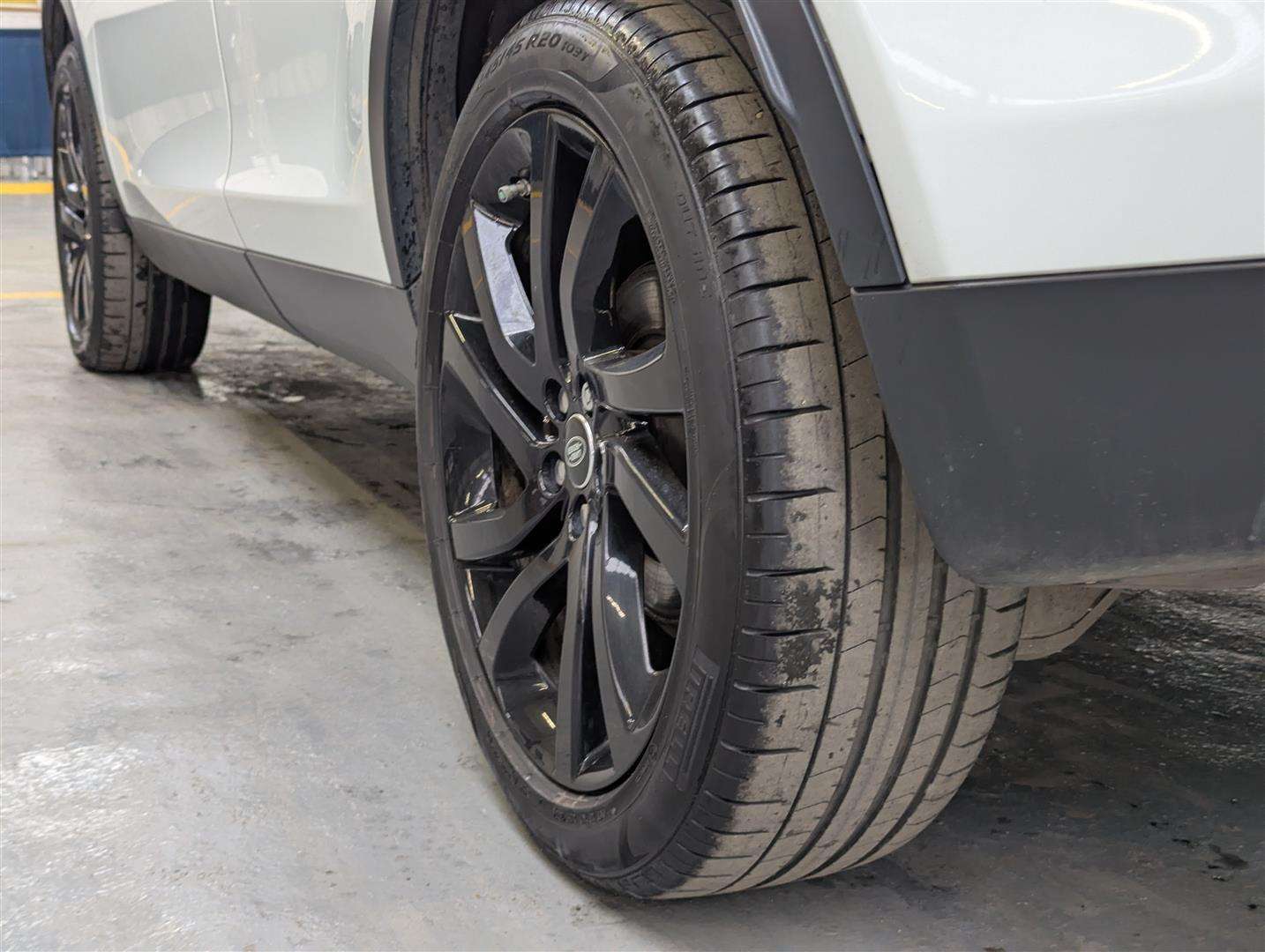 <p>2018 LAND ROVER DISCO-Y SPORT BLACK HSE T</p>