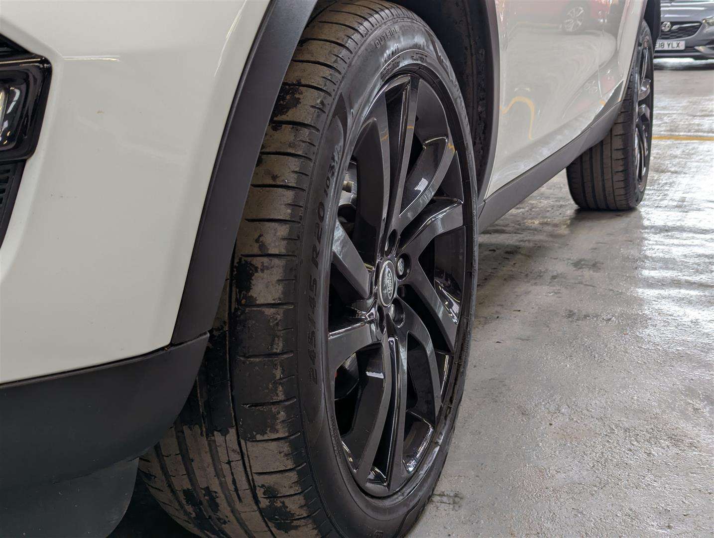 <p>2018 LAND ROVER DISCO-Y SPORT BLACK HSE T</p>