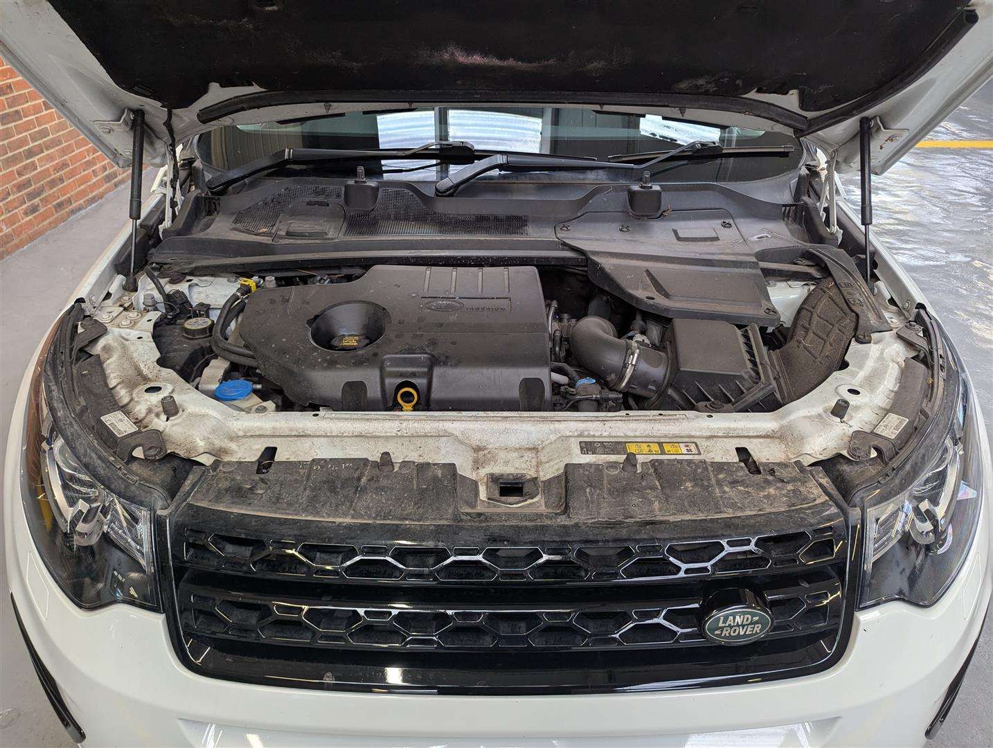 <p>2018 LAND ROVER DISCO-Y SPORT BLACK HSE T</p>