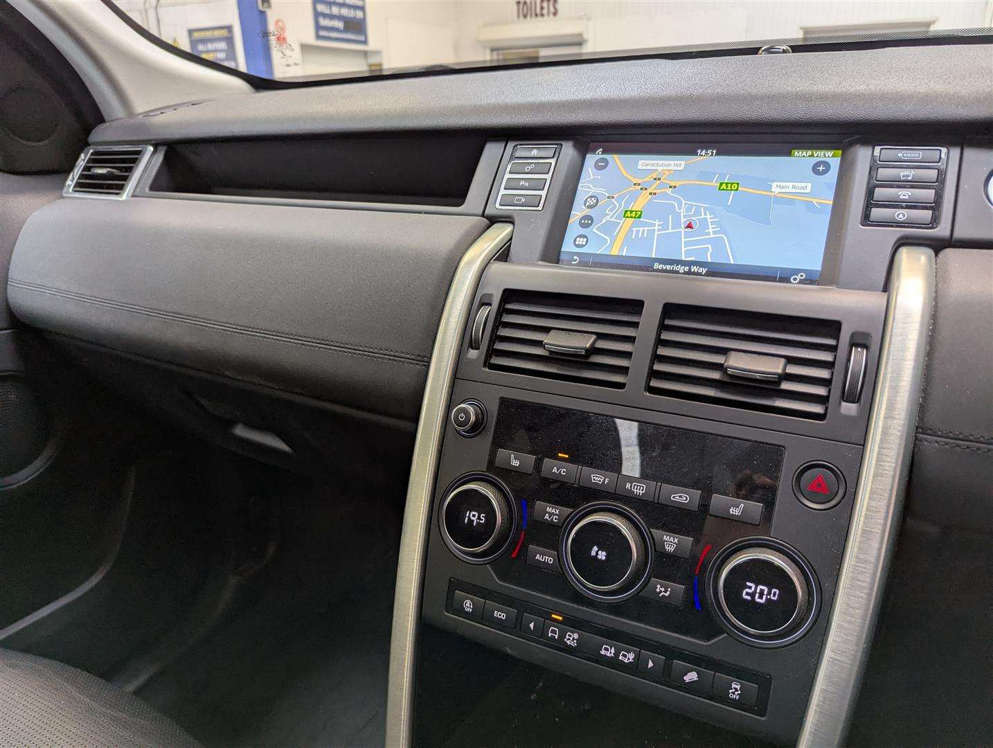 <p>2018 LAND ROVER DISCO-Y SPORT BLACK HSE T</p>