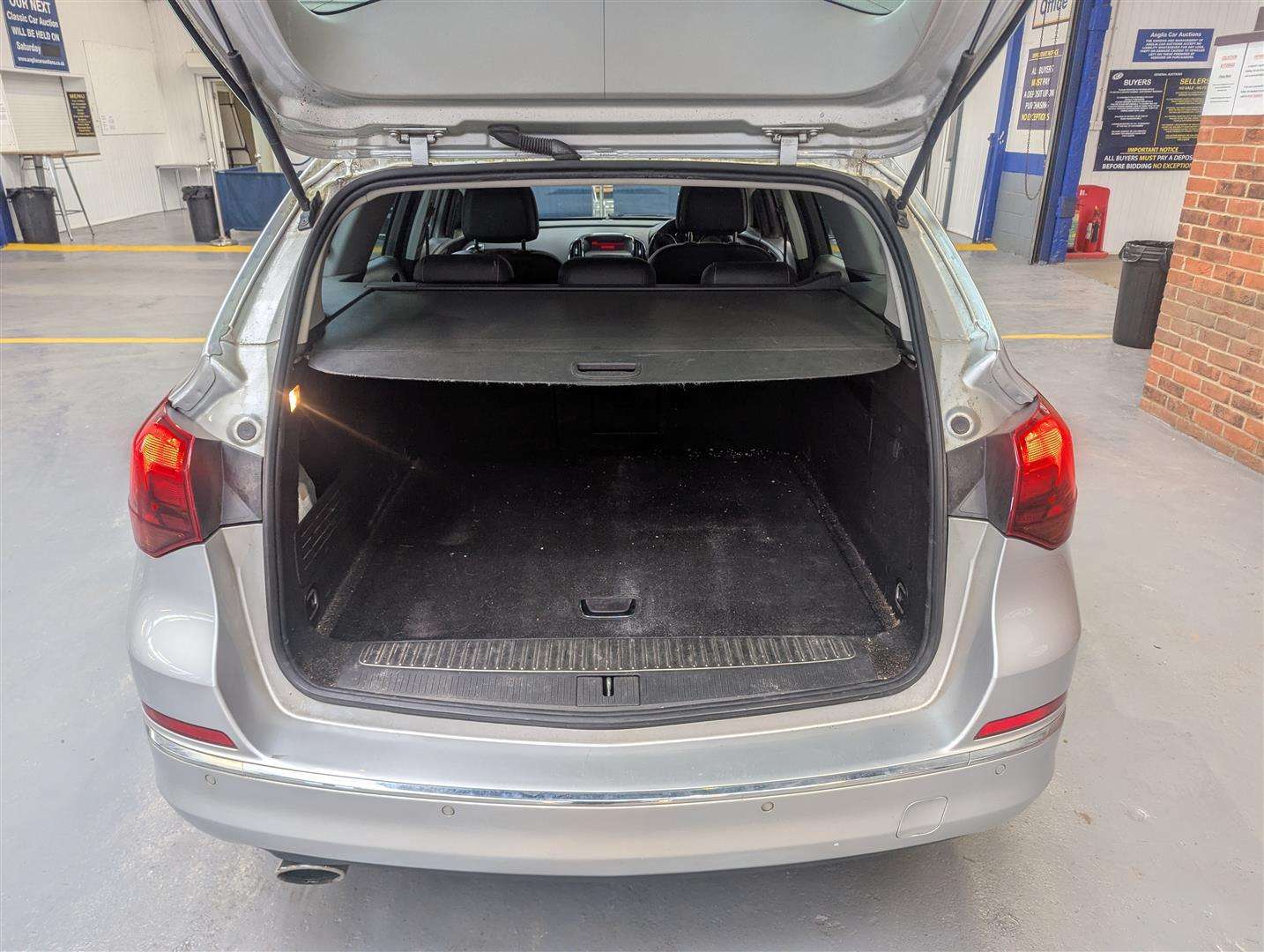 <p>2015 VAUXHALL ASTRA ELITE CDTI S/S</p>