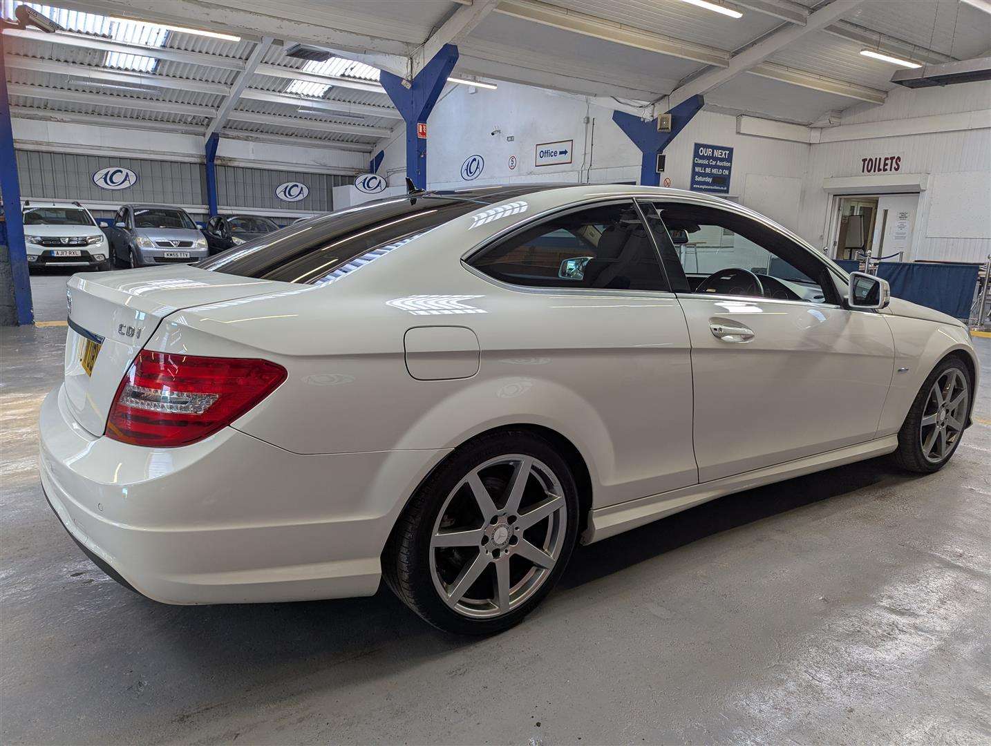 <p>2011 MERCEDES-BENZ C220 AMG SPORT CDI BLUEEF</p>