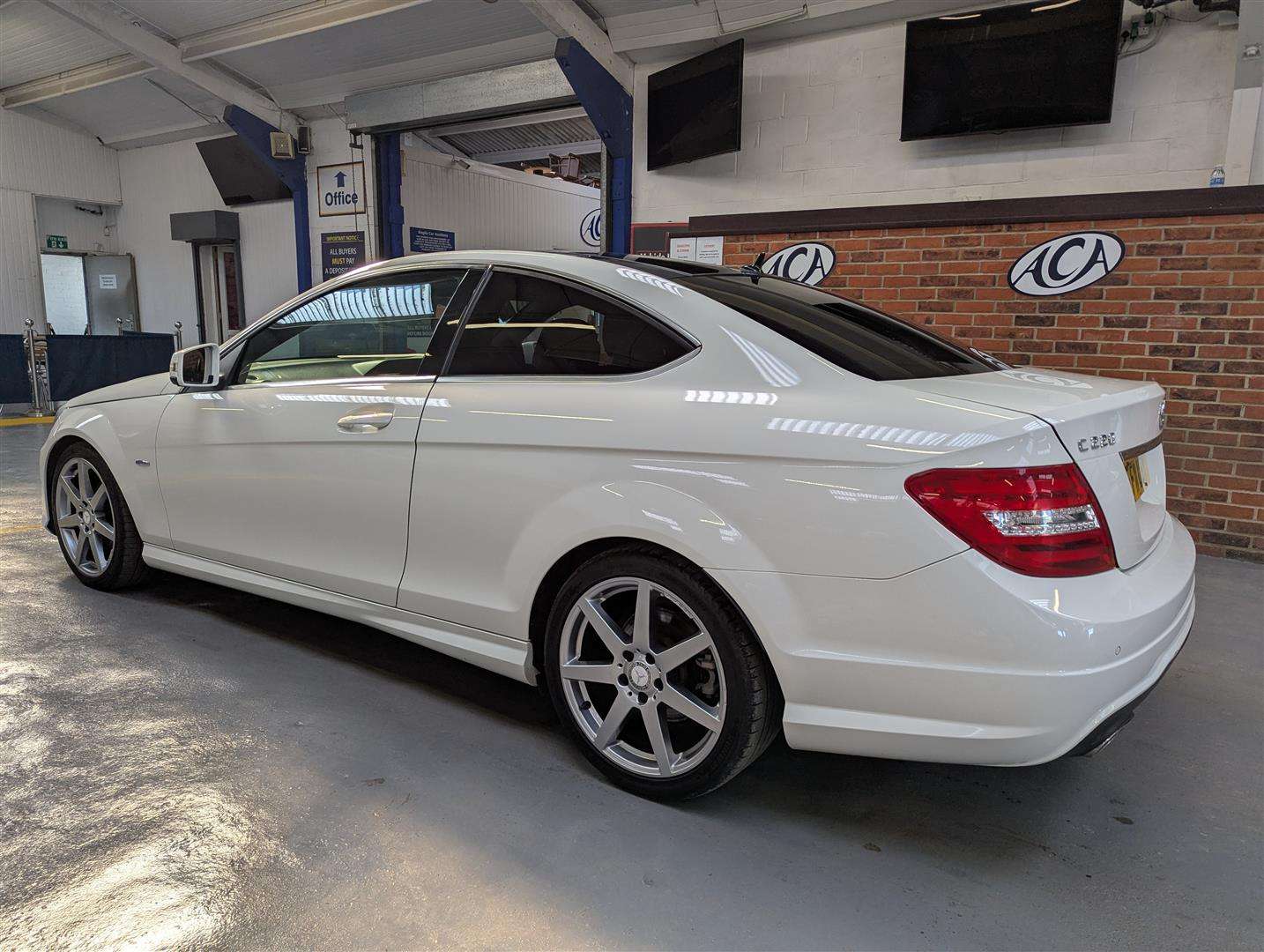 <p>2011 MERCEDES-BENZ C220 AMG SPORT CDI BLUEEF</p>