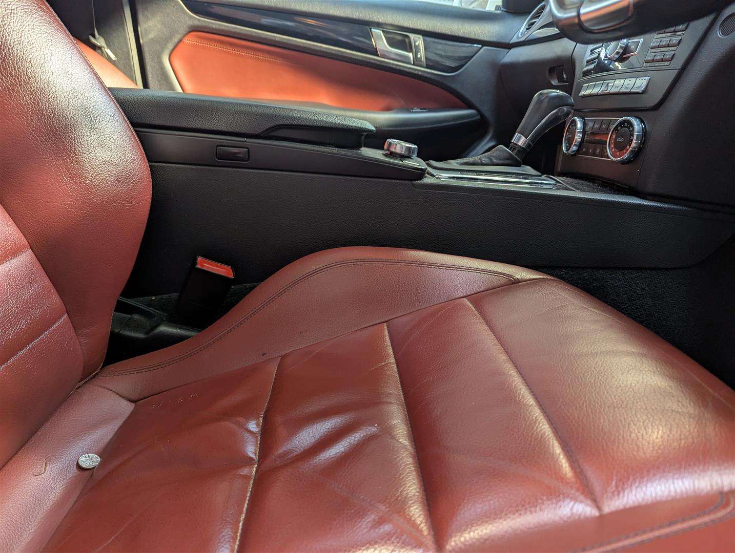 <p>2011 MERCEDES-BENZ C220 AMG SPORT CDI BLUEEF</p>
