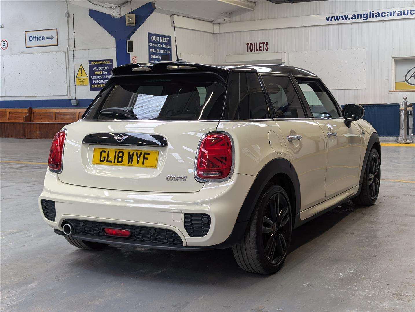 <p>2018 MINI COOPER</p>