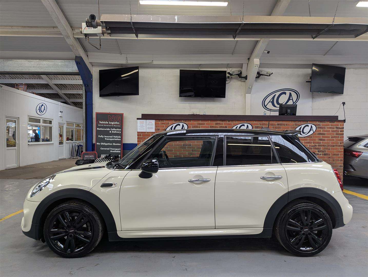 <p>2018 MINI COOPER</p>