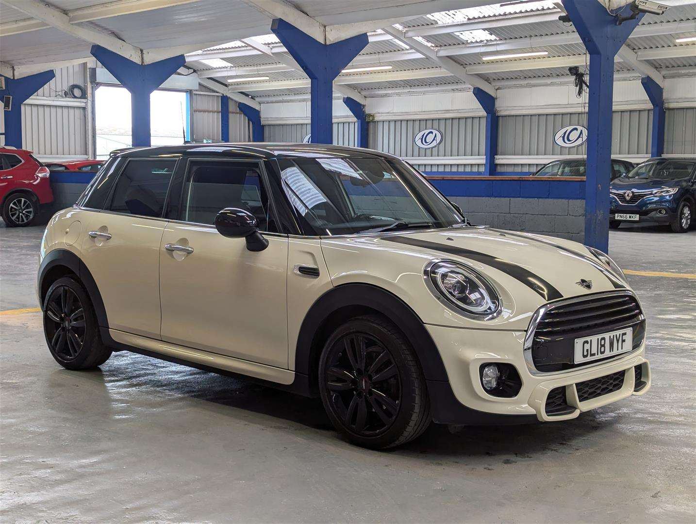 <p>2018 MINI COOPER</p>