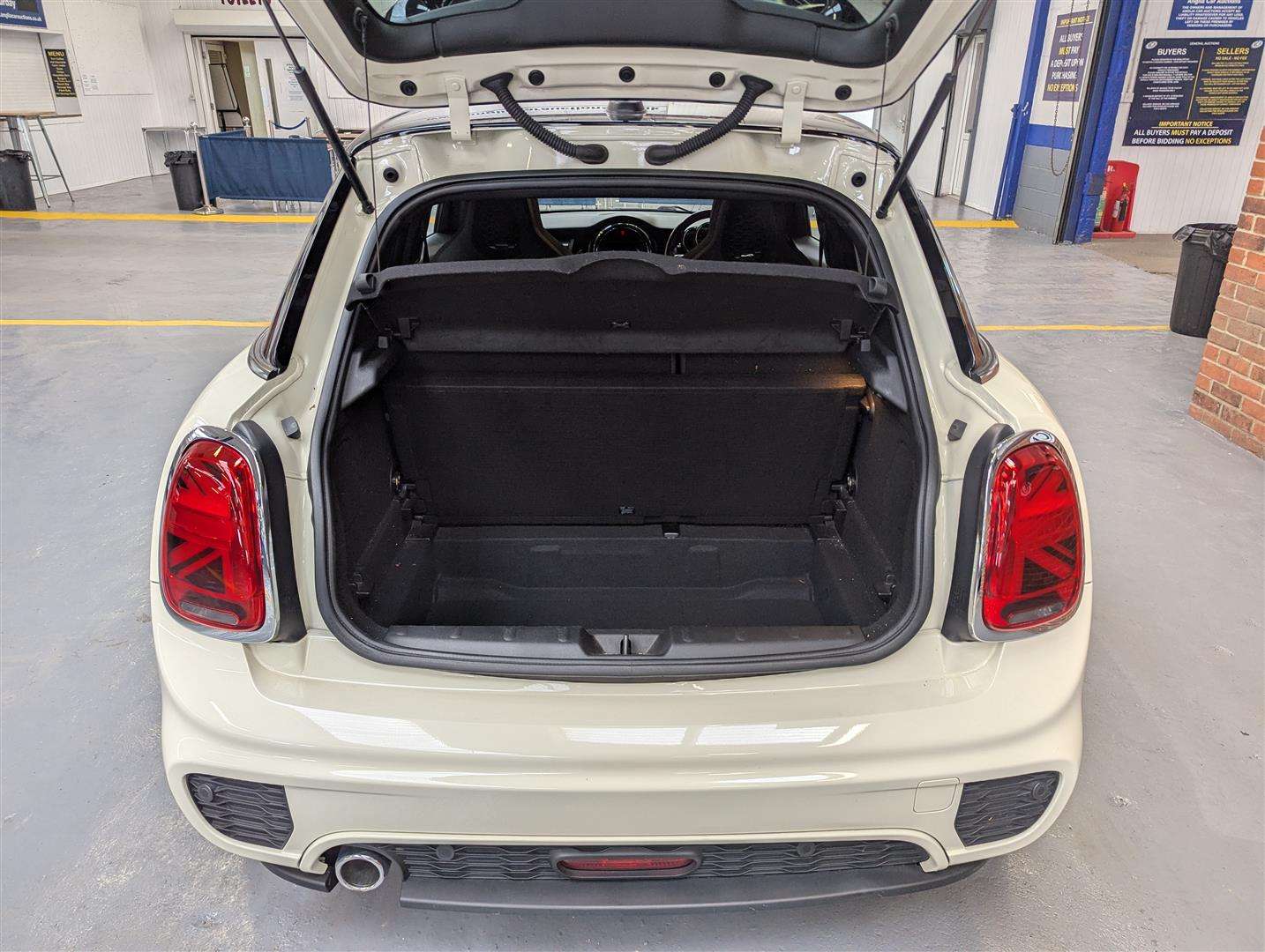 <p>2018 MINI COOPER</p>