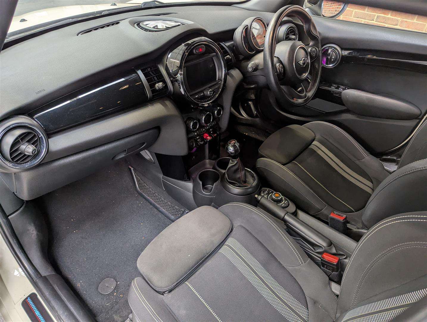 <p>2018 MINI COOPER</p>