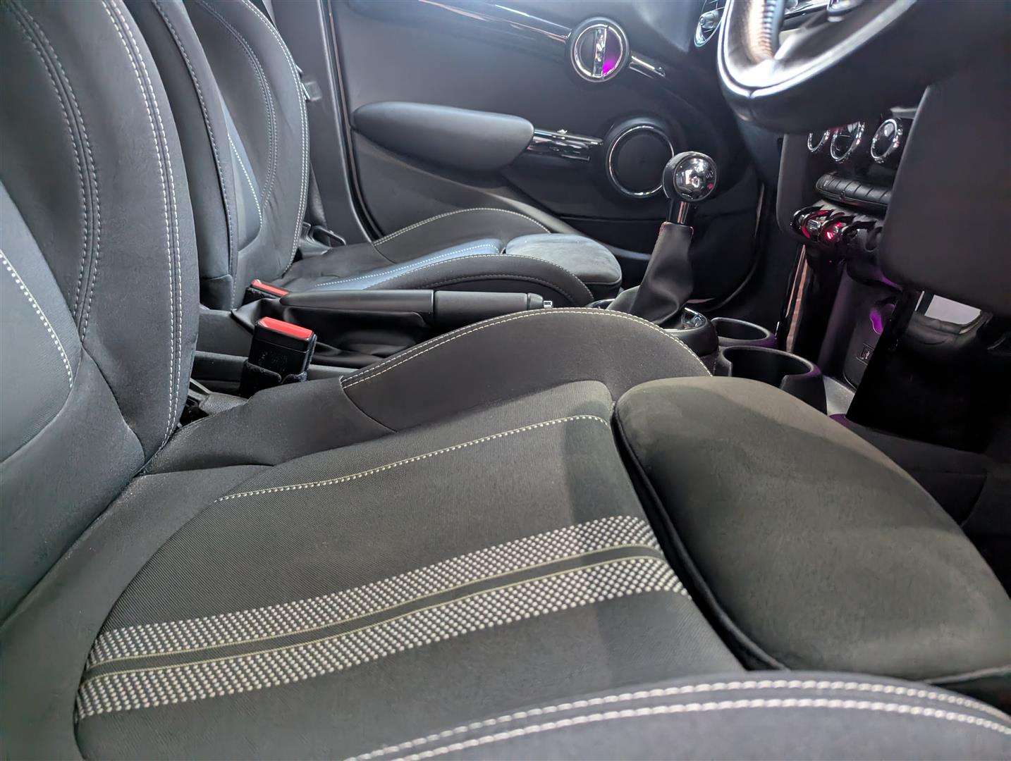 <p>2018 MINI COOPER</p>