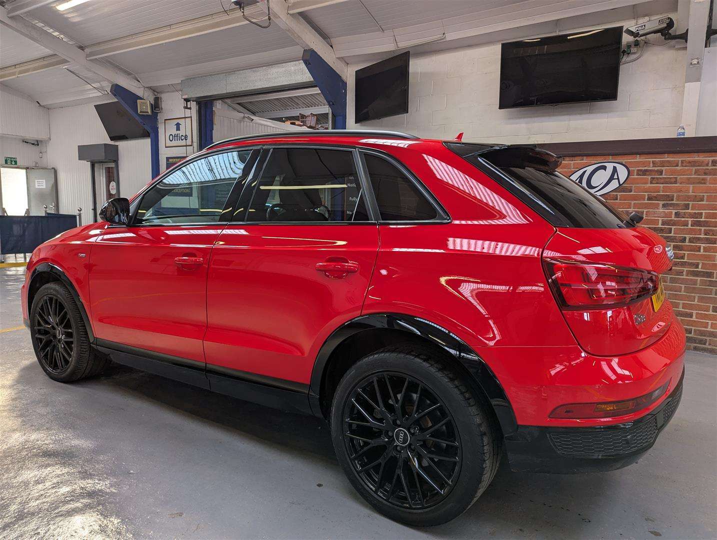 <p>2017 AUDI Q3 S LINE BLACK ED TDI QU</p>