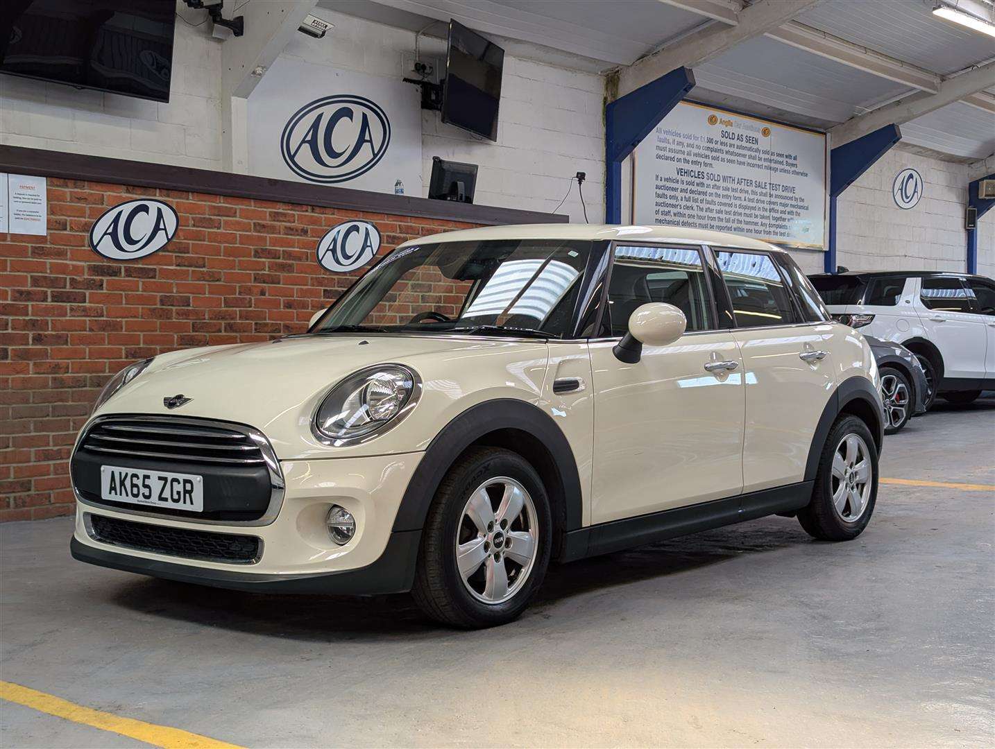 <p>2015 MINI ONE</p>